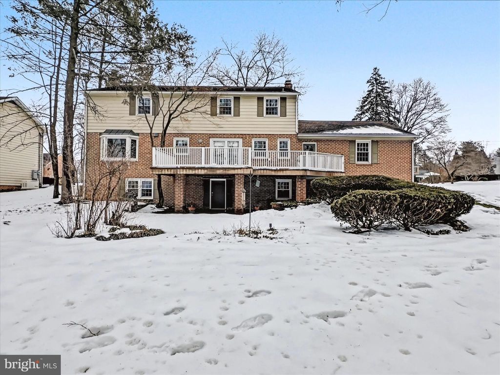 Photo of 540 Gatehouse Lane W, YORK, PA 17402 (MLS # PAYK2097480)