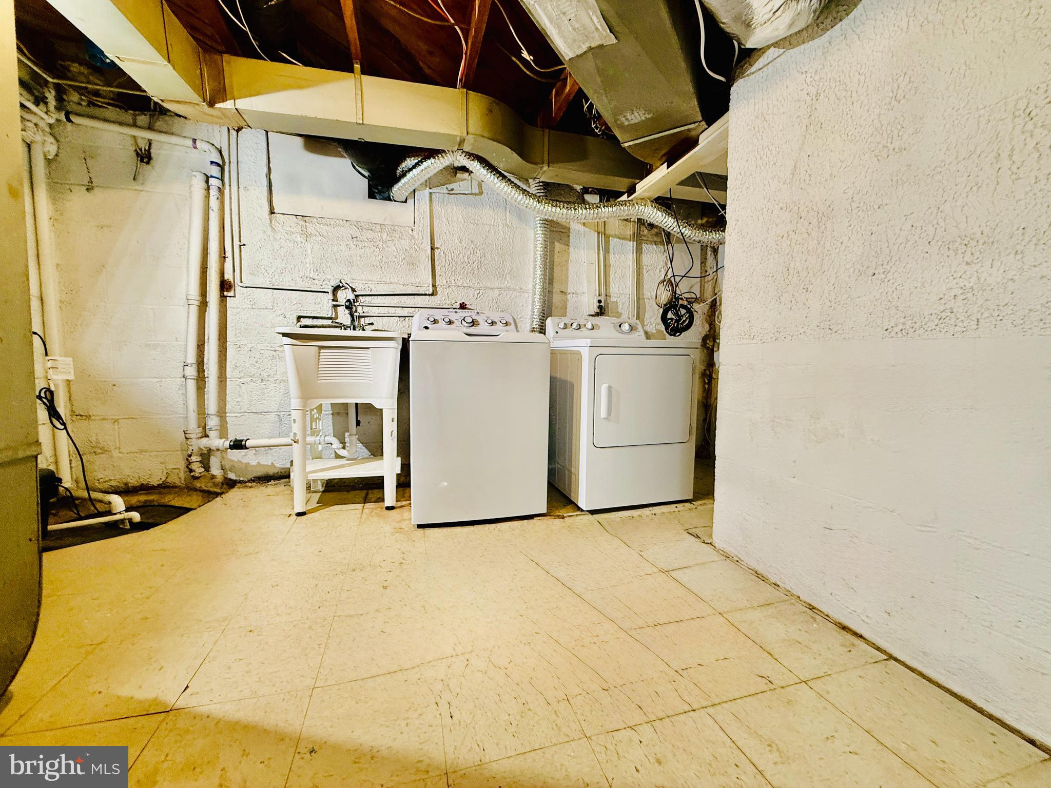 ASPEN HILL - Residential Lease