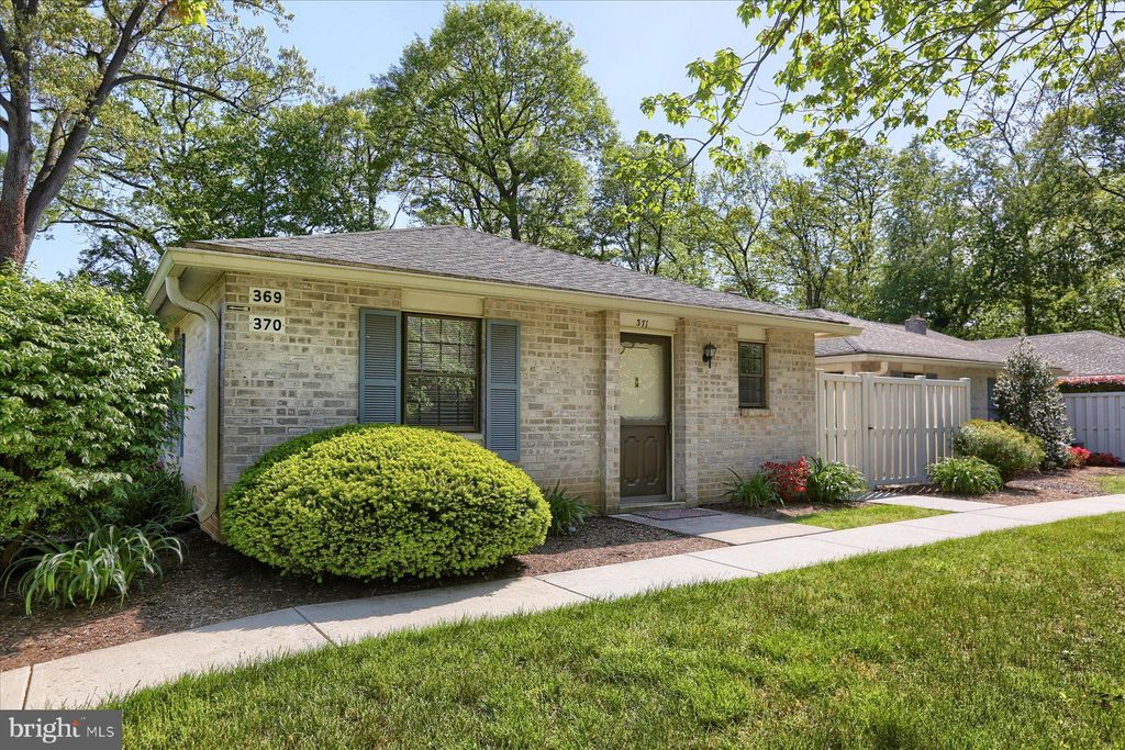 Photo of 371 Valleybrook Drive, Lancaster, PA 17601 (MLS # PALA2050132)