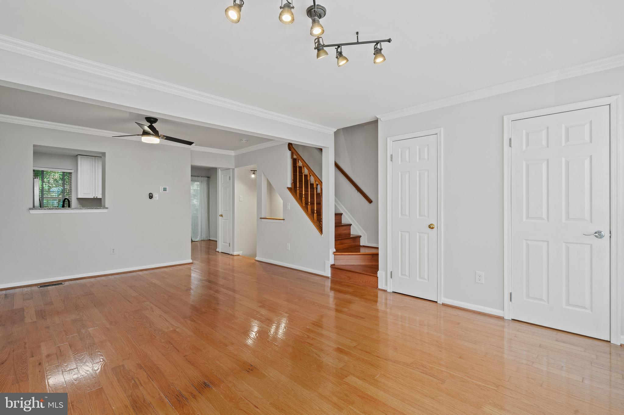 RIVERCHASE - Residential