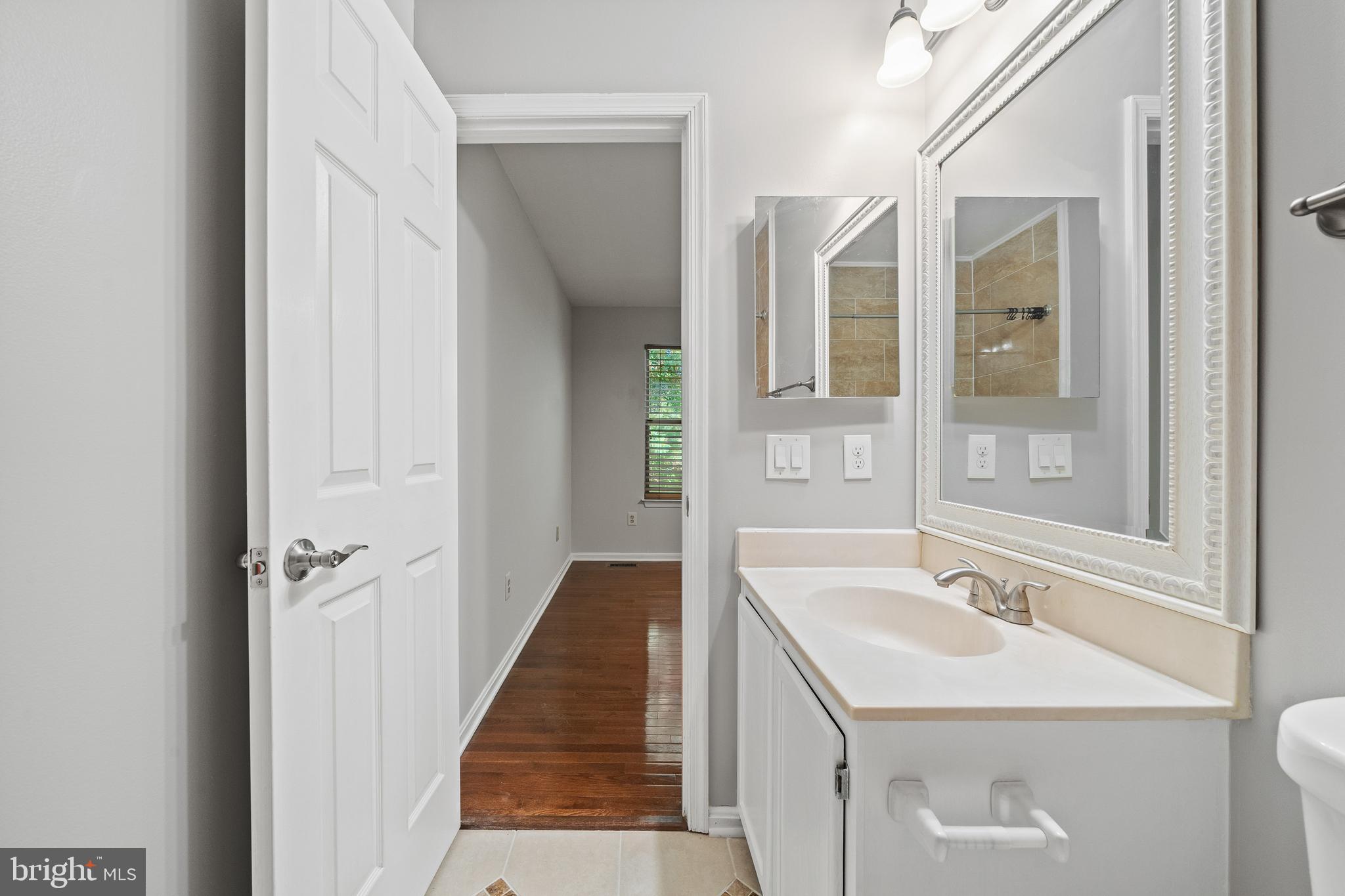 RIVERCHASE - Residential