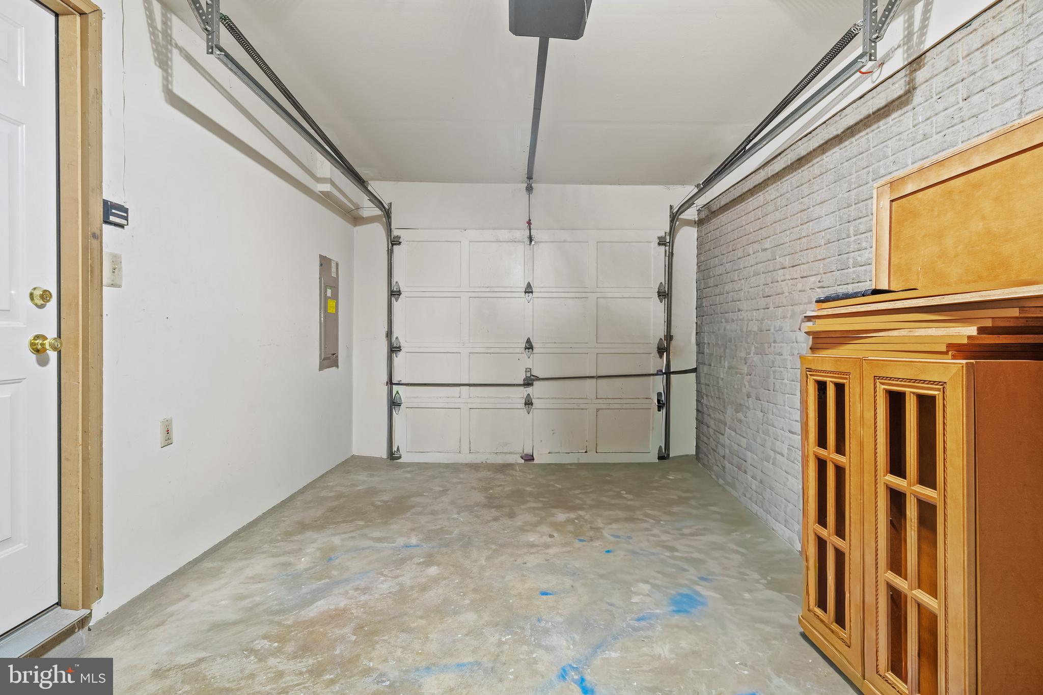 RIVERCHASE - Residential