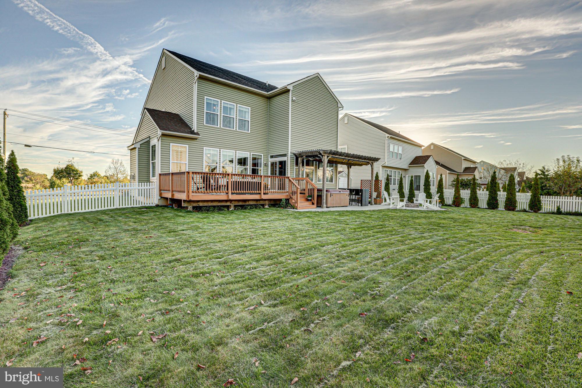 325 PLATO PLACE