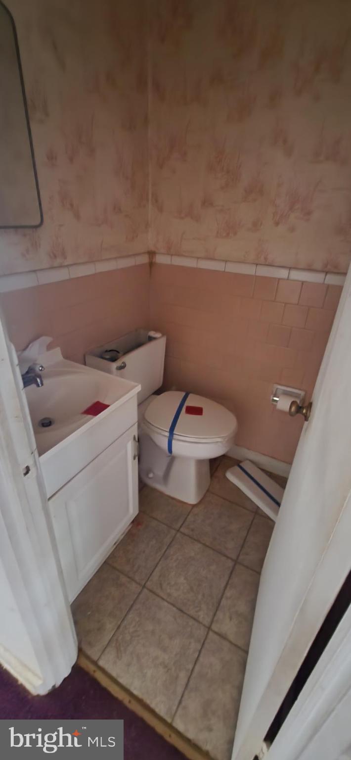 5561 KENNISON AVENUE