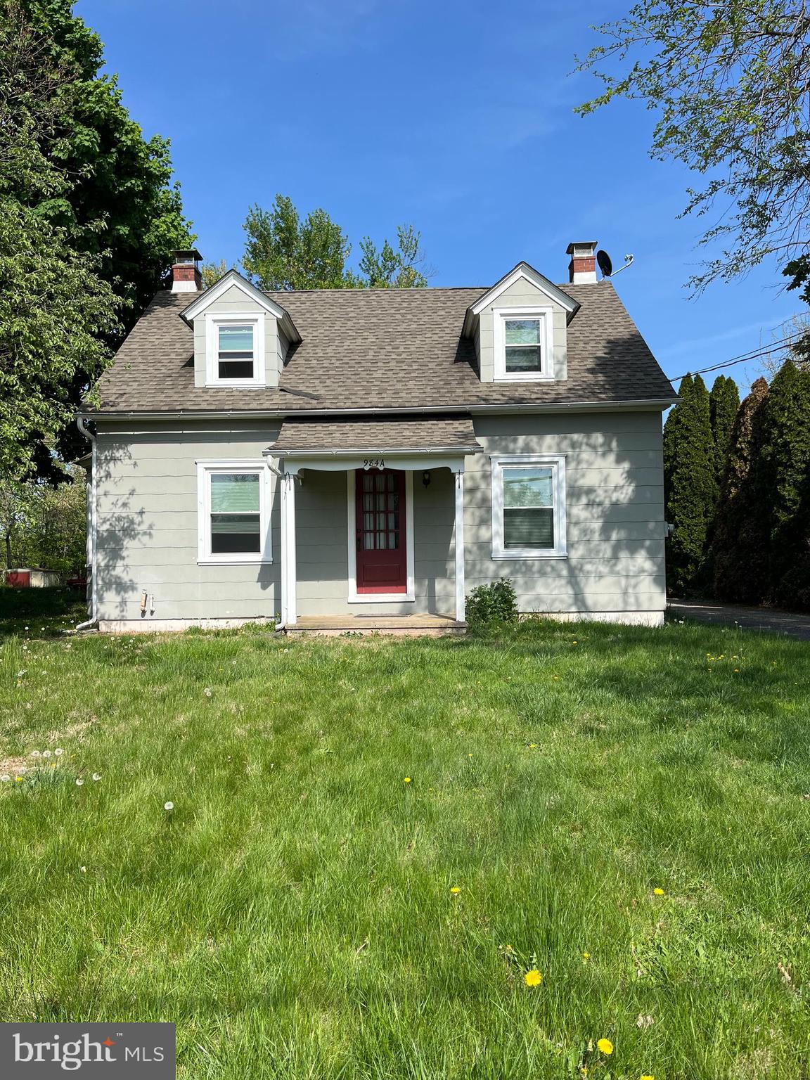 Cute single in the quaint village of Palm. Nice yard, fresh paint, hardwood floors. A must see property.
