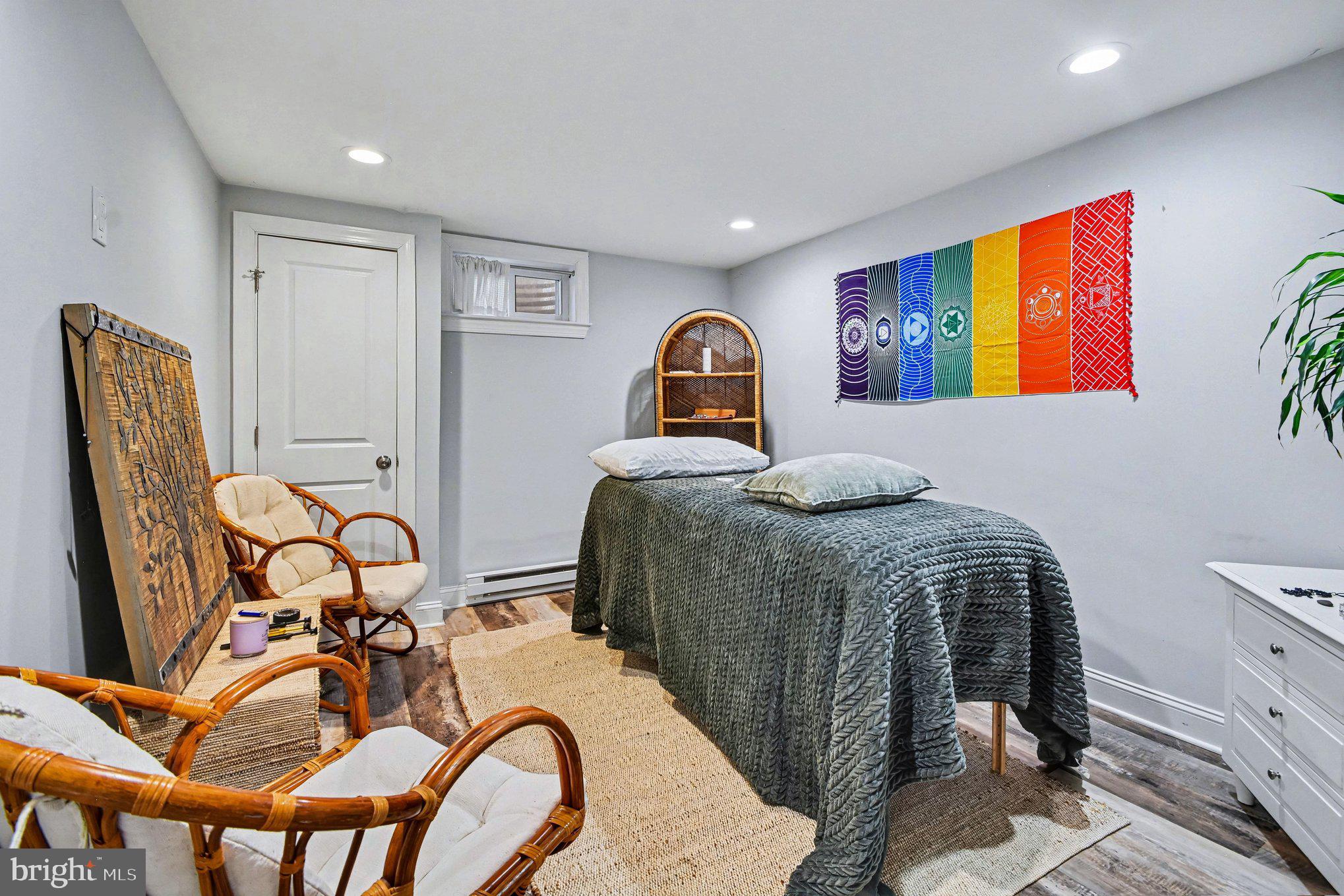 CRESTWYCK - Residential