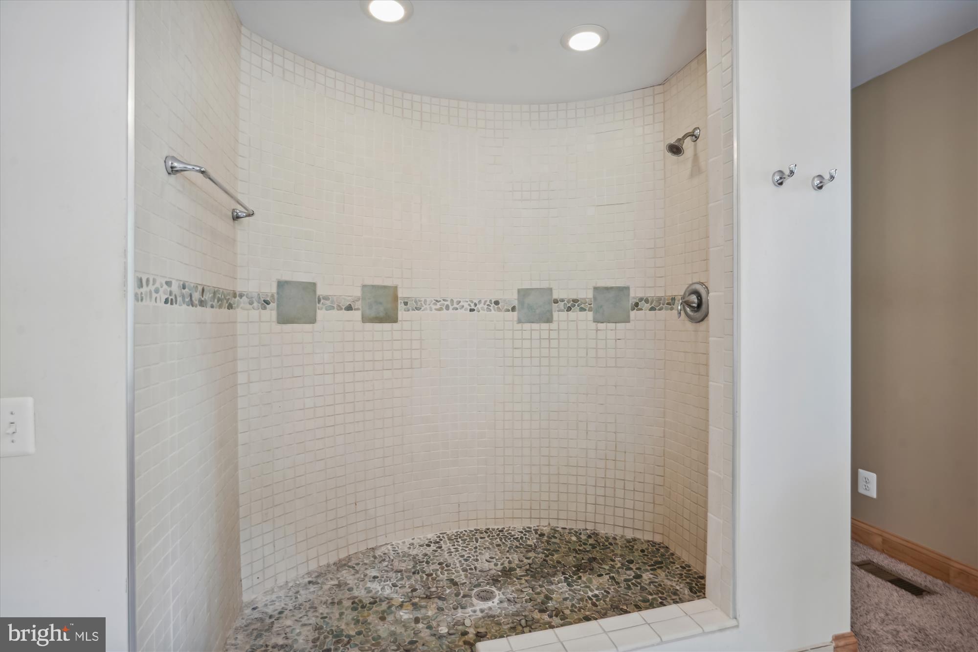 OLD LEE HILLS - Residential