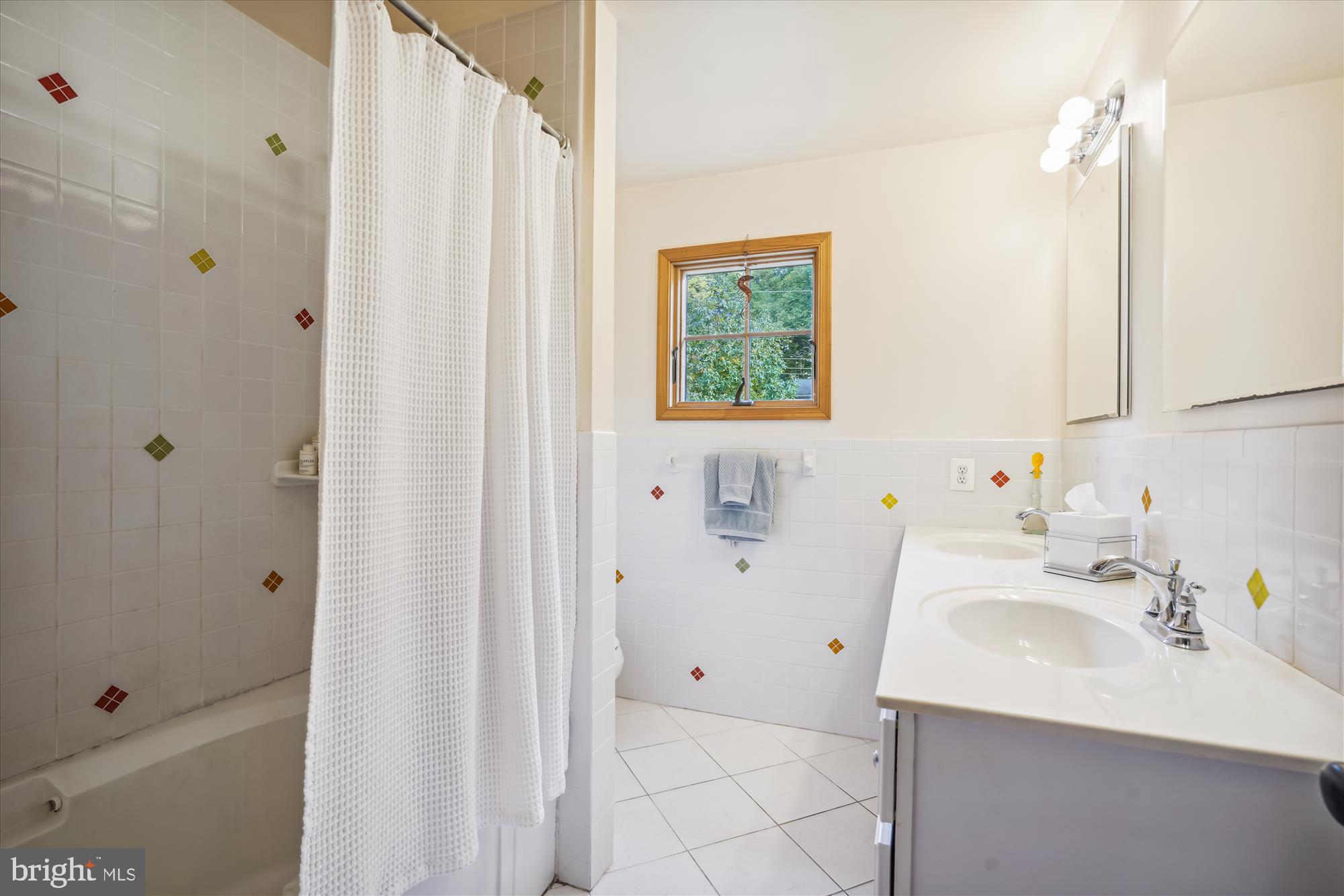 OLD LEE HILLS - Residential