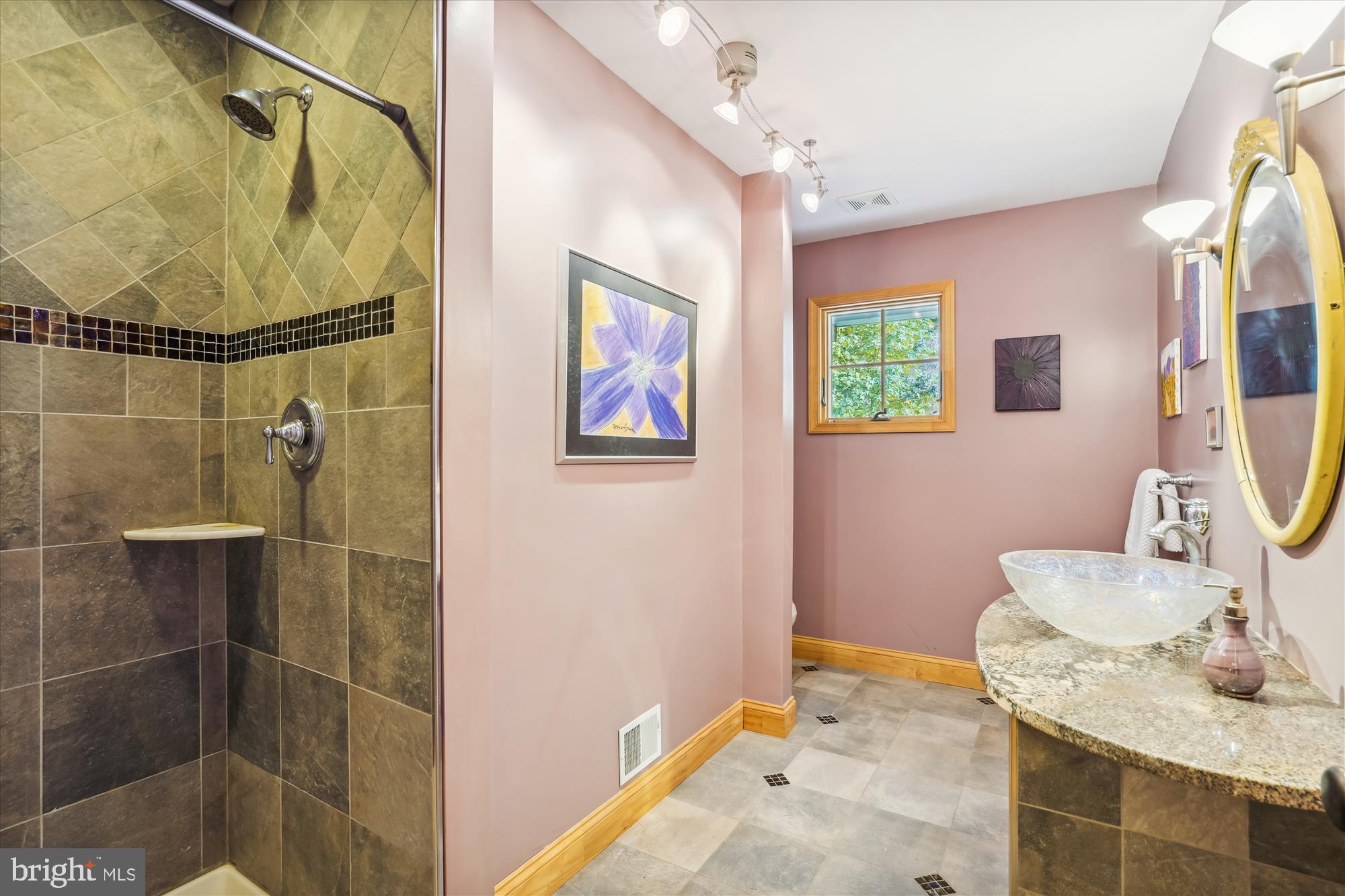 OLD LEE HILLS - Residential