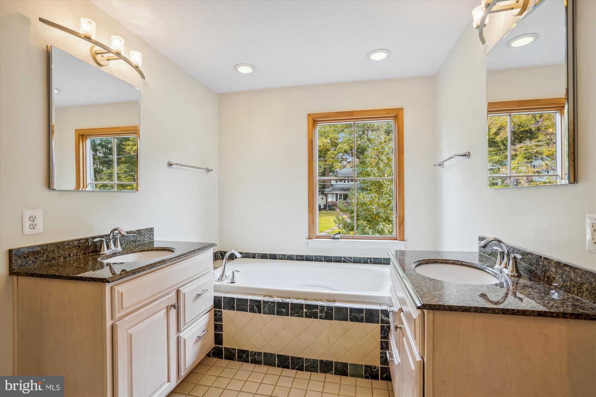 OLD LEE HILLS - Residential