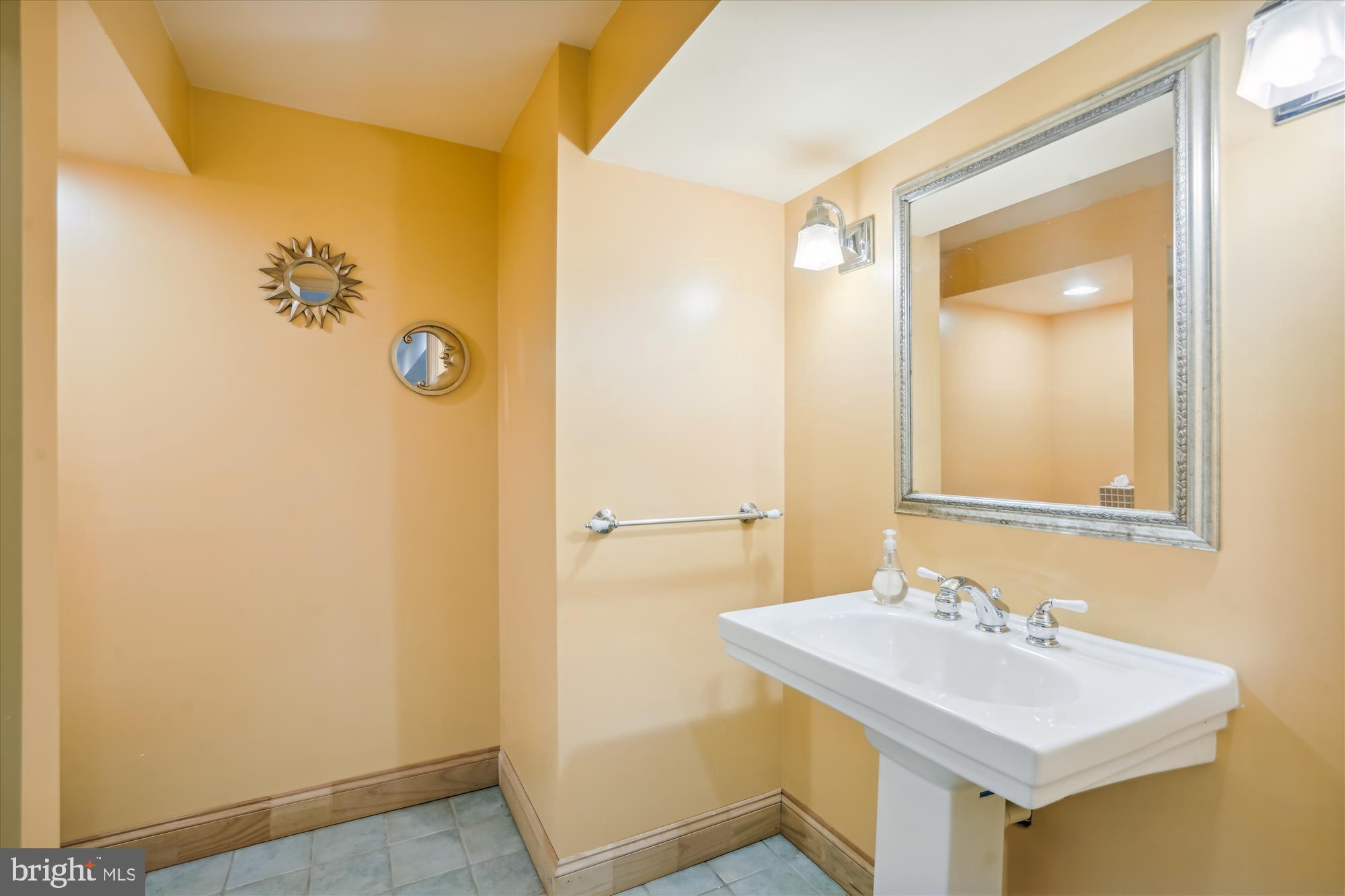 OLD LEE HILLS - Residential