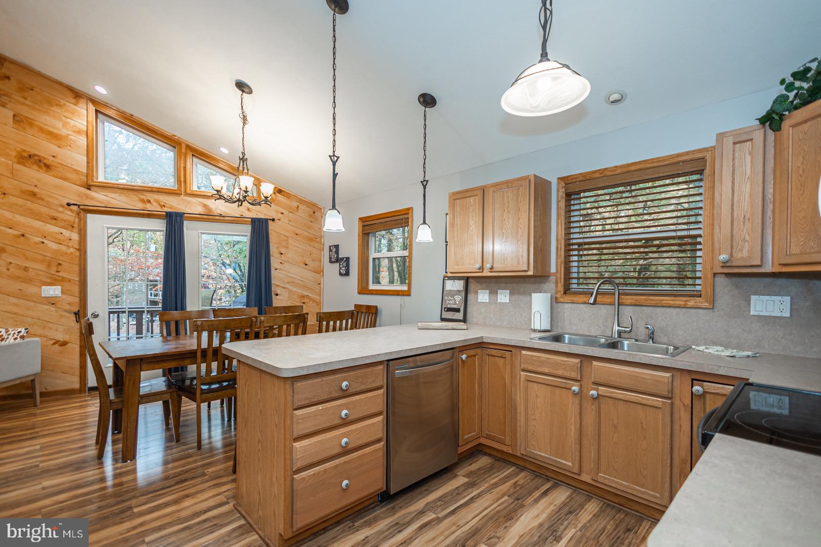 TOWAMENSING TRAILS - Residential