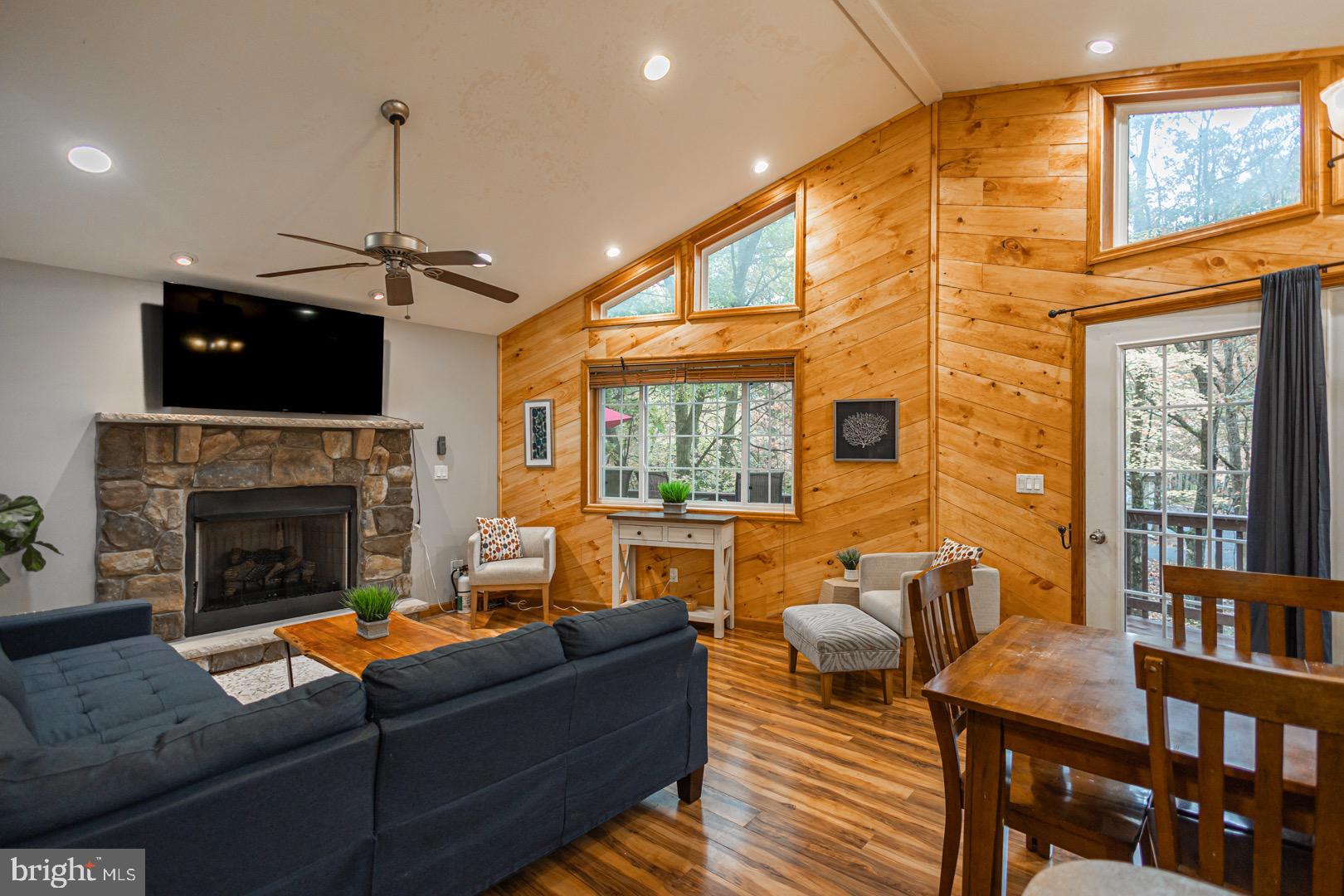 TOWAMENSING TRAILS - Residential