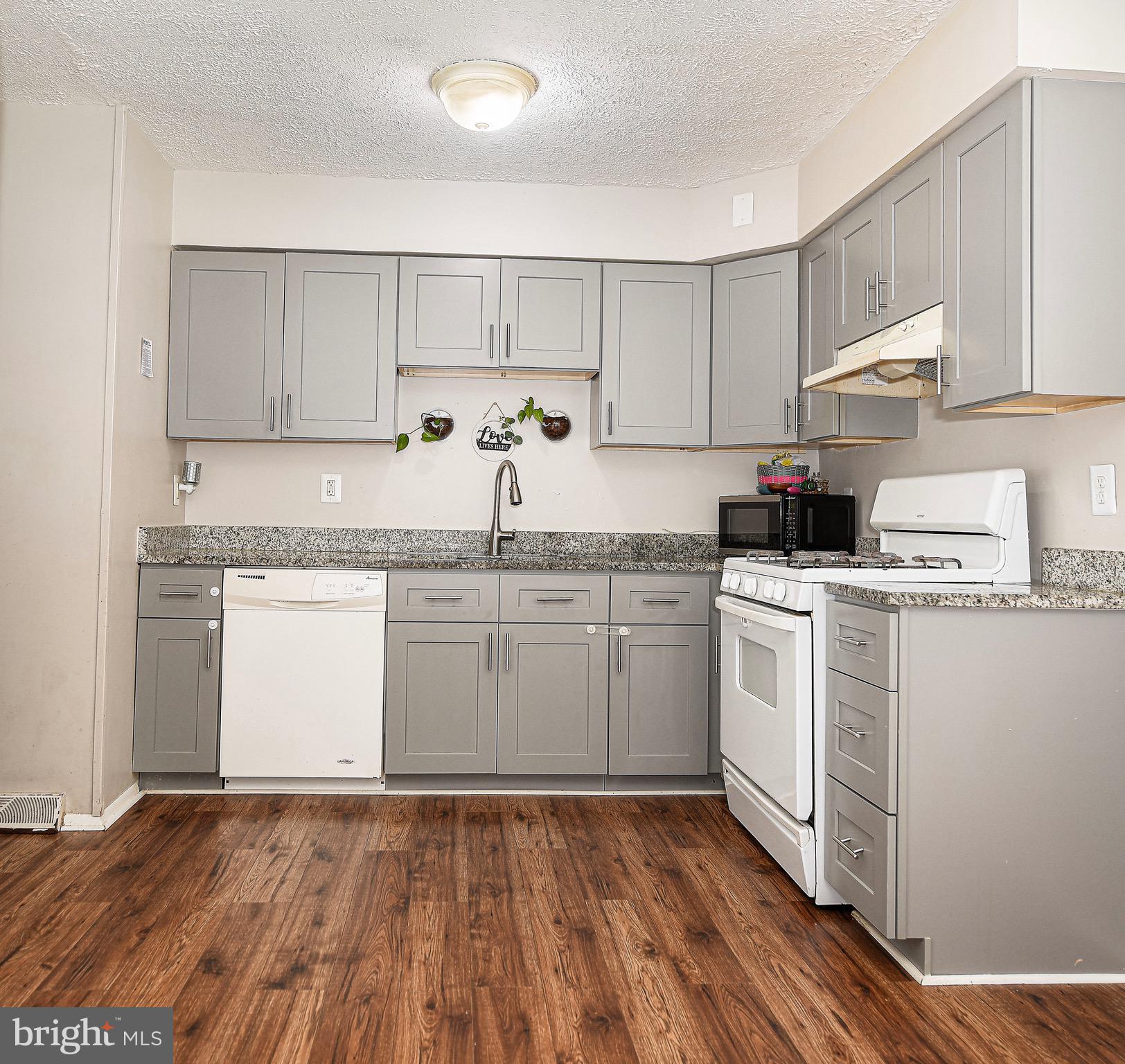 BROADWAY CONDOMINIUMS - Residential