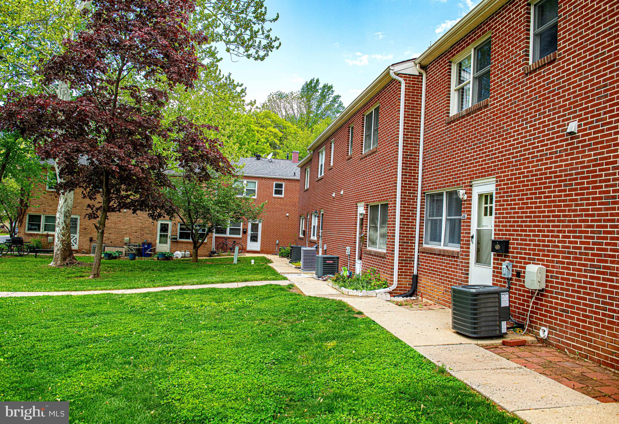 BROADWAY CONDOMINIUMS - Residential