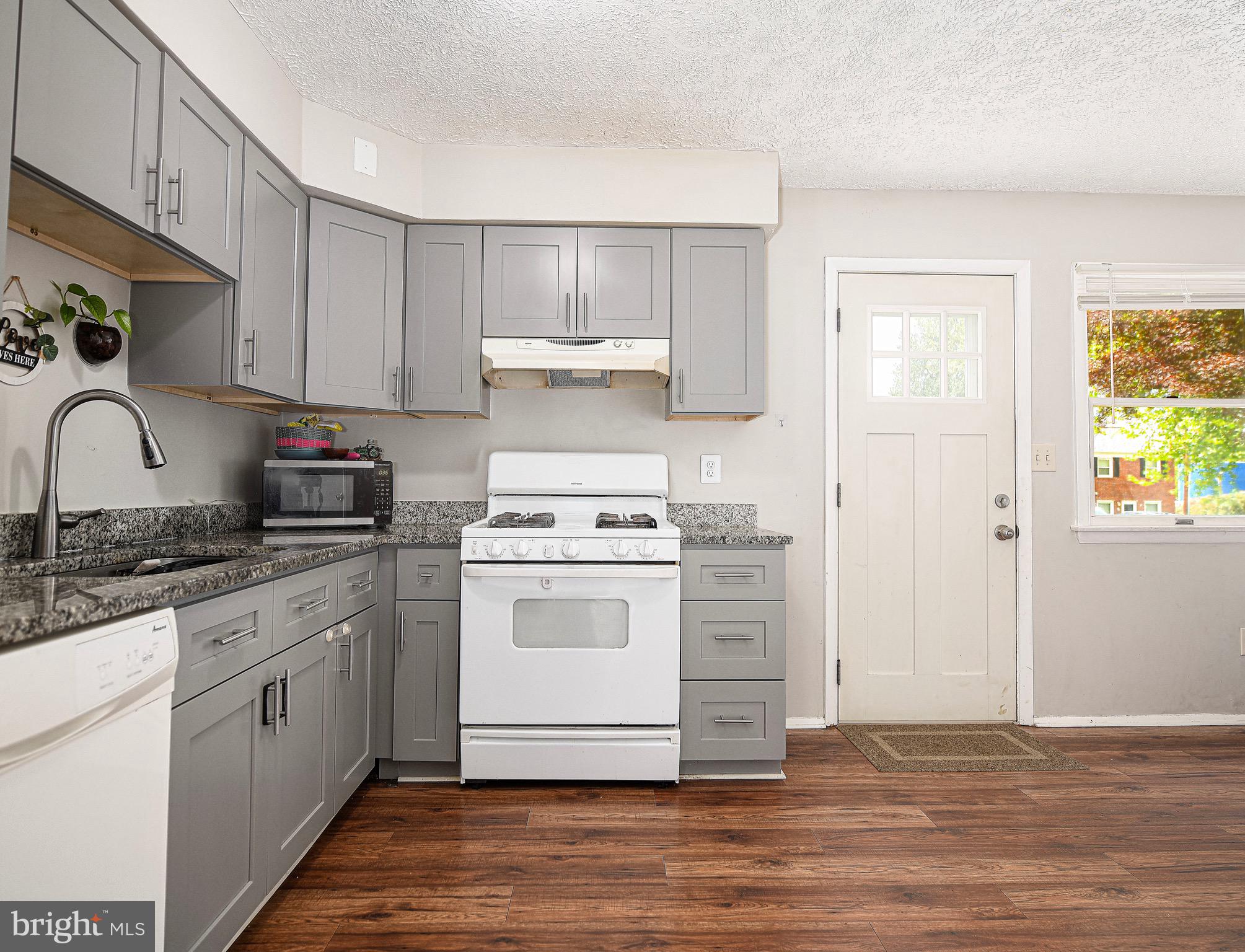 BROADWAY CONDOMINIUMS - Residential