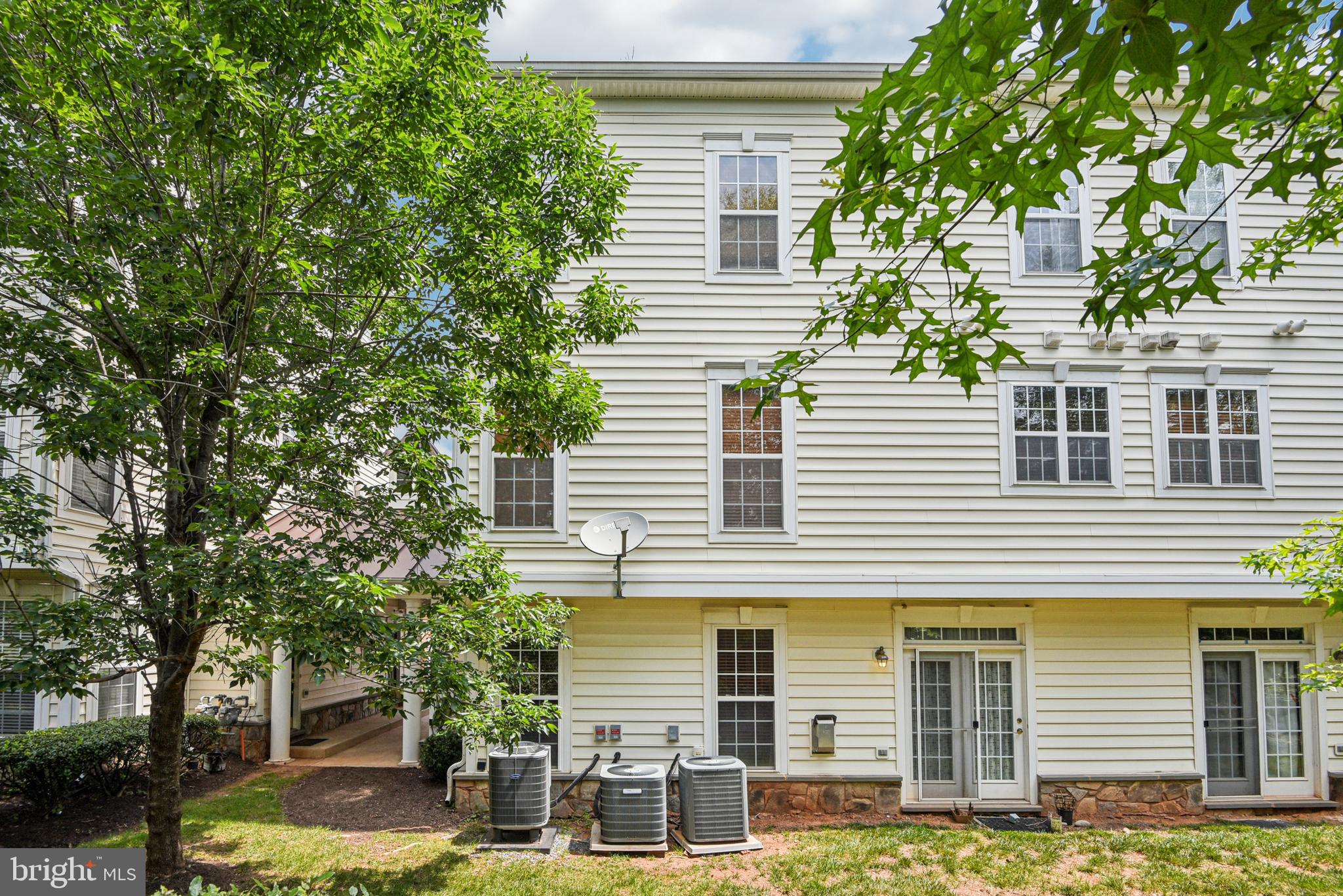 6827 HAMPTON BAY LANE