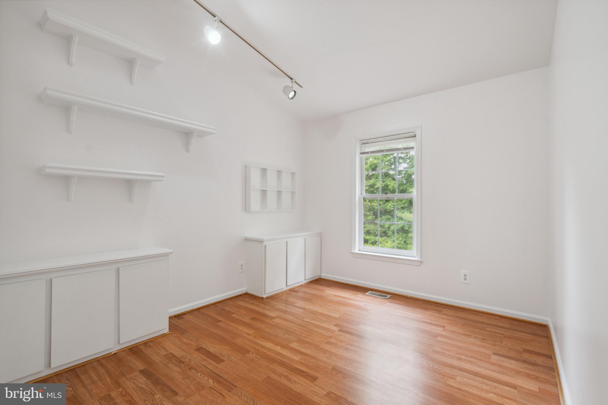 CAROLYN FOREST - Residential