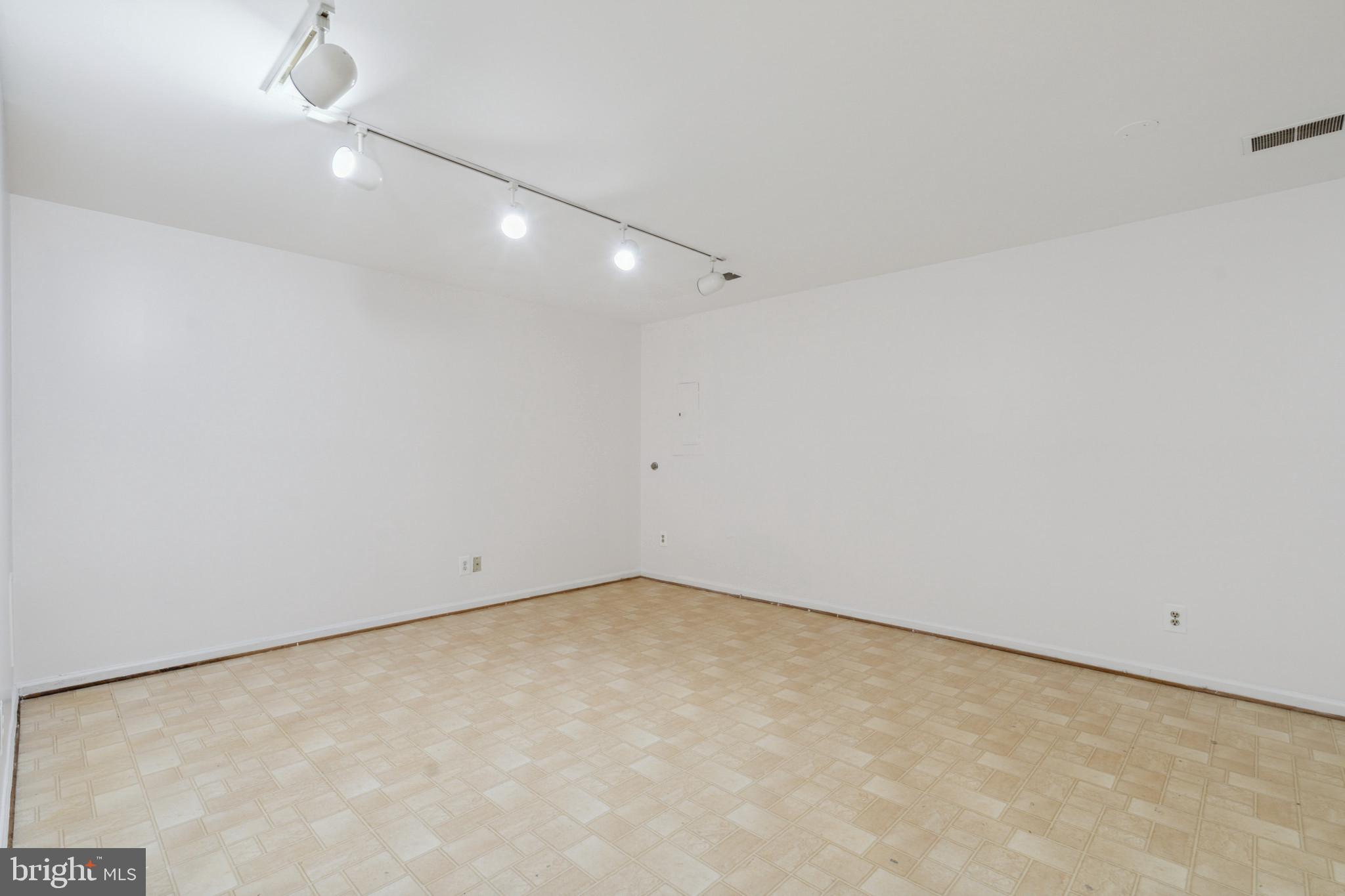 CAROLYN FOREST - Residential