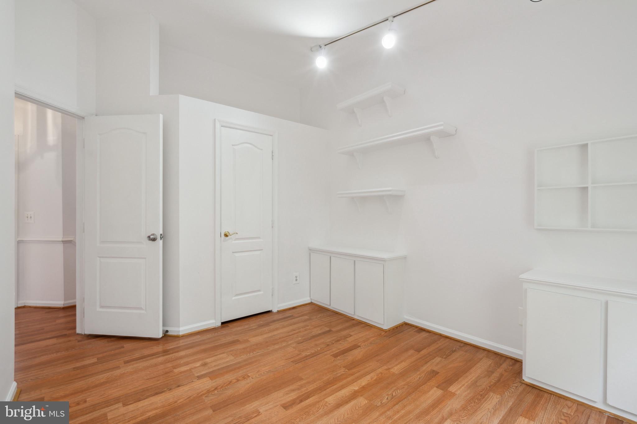 CAROLYN FOREST - Residential