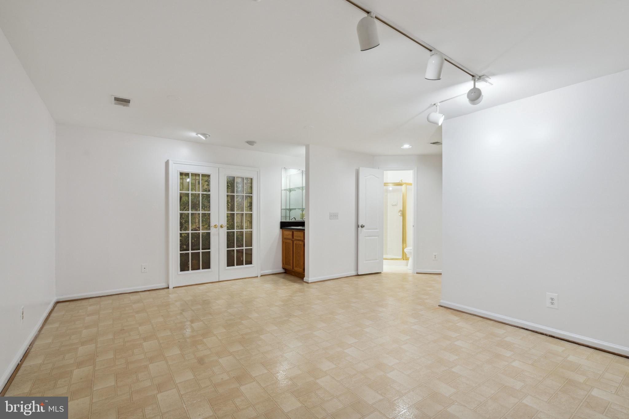 CAROLYN FOREST - Residential