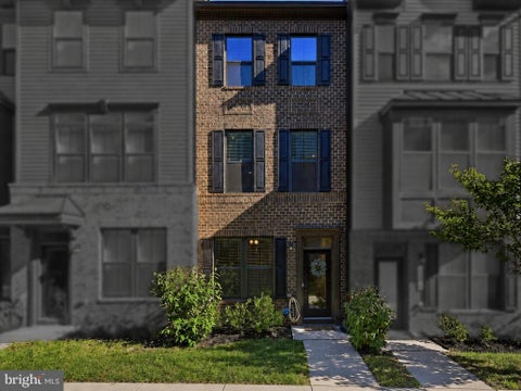 Photo of 13921 Airfoil Road, HERNDON, VA 20171 (MLS # VAFX2338632)
