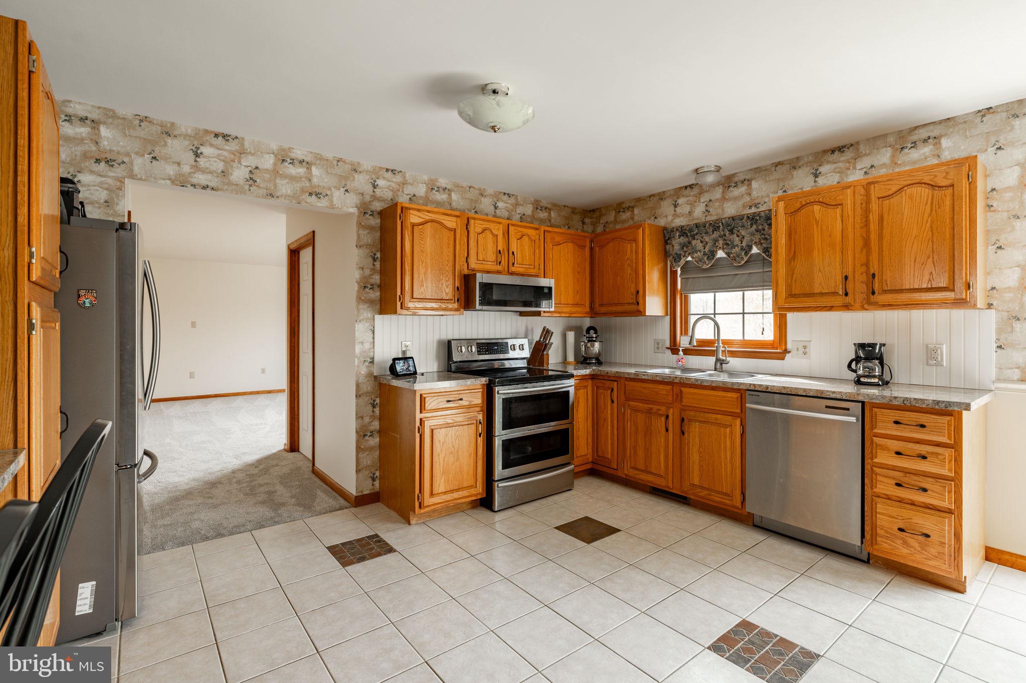 COUNTRY MEADOWS ESTATES - Residential