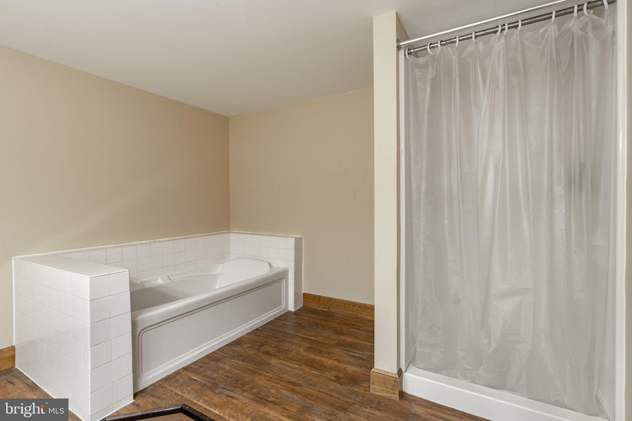 COUNTRY MEADOWS ESTATES - Residential