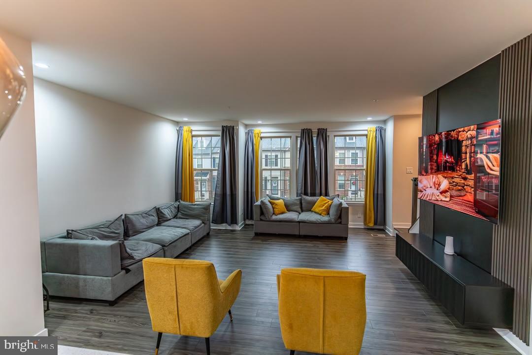 PARKSIDE - Residential Lease