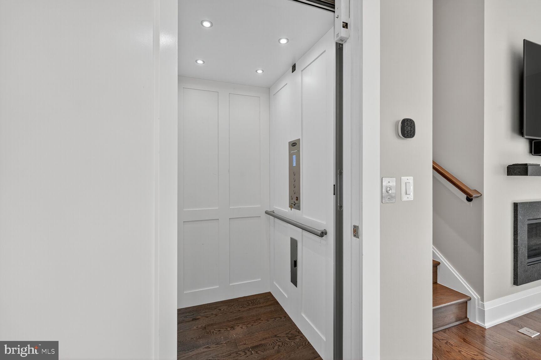 ROBINSON LANDING - Residential