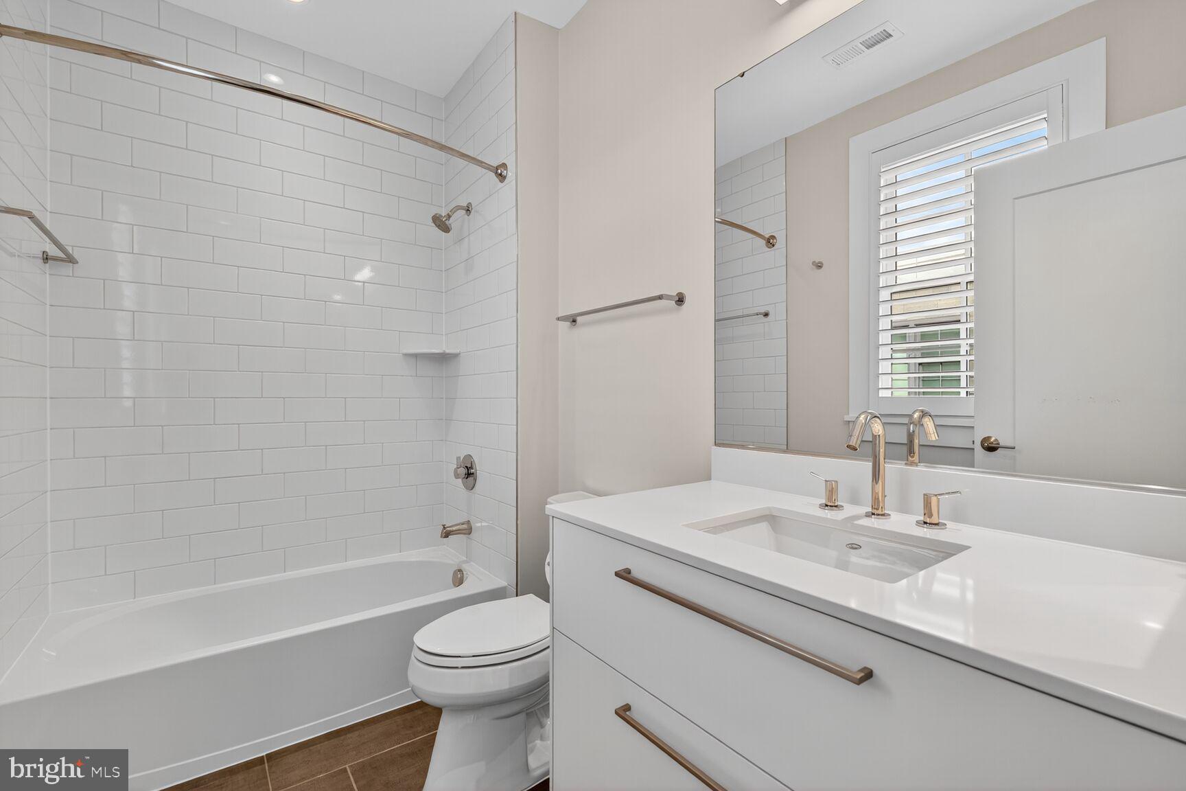 ROBINSON LANDING - Residential