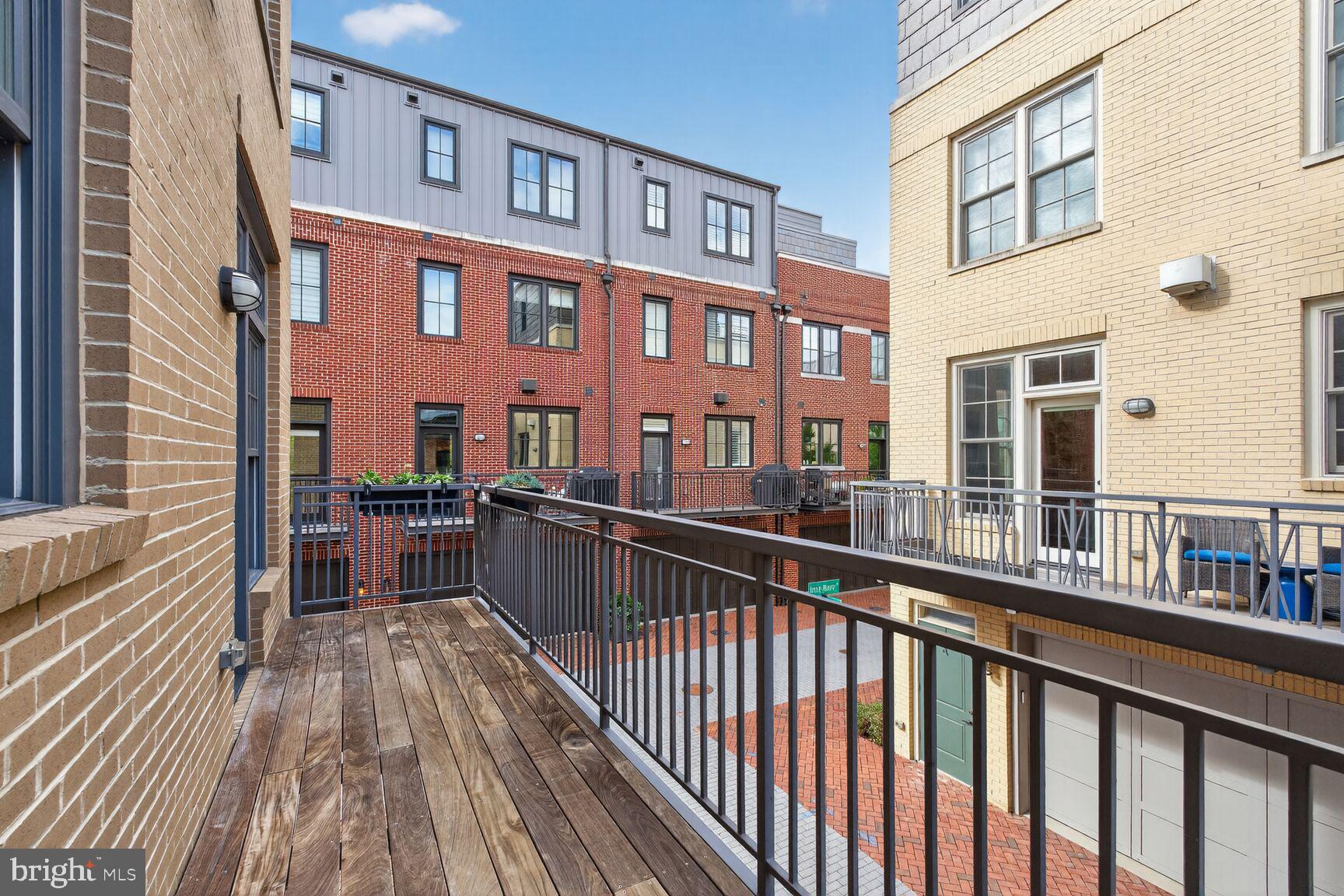 ROBINSON LANDING - Residential