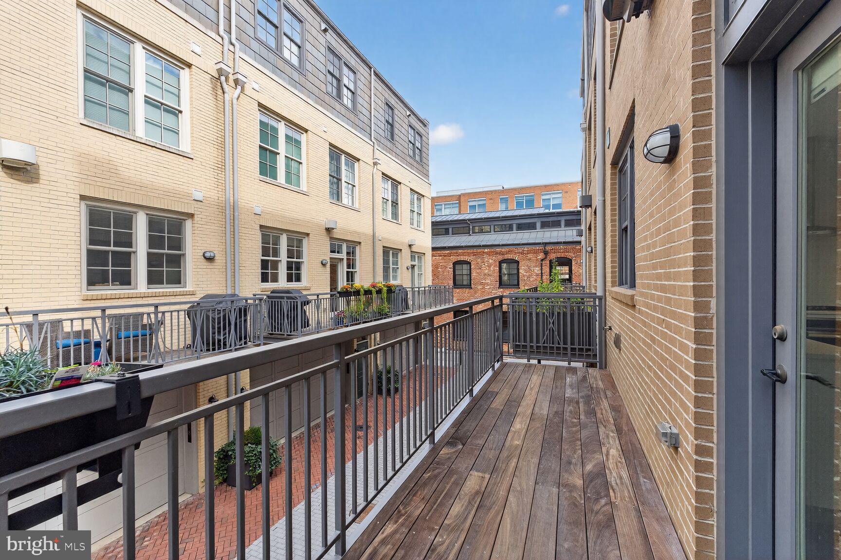 ROBINSON LANDING - Residential