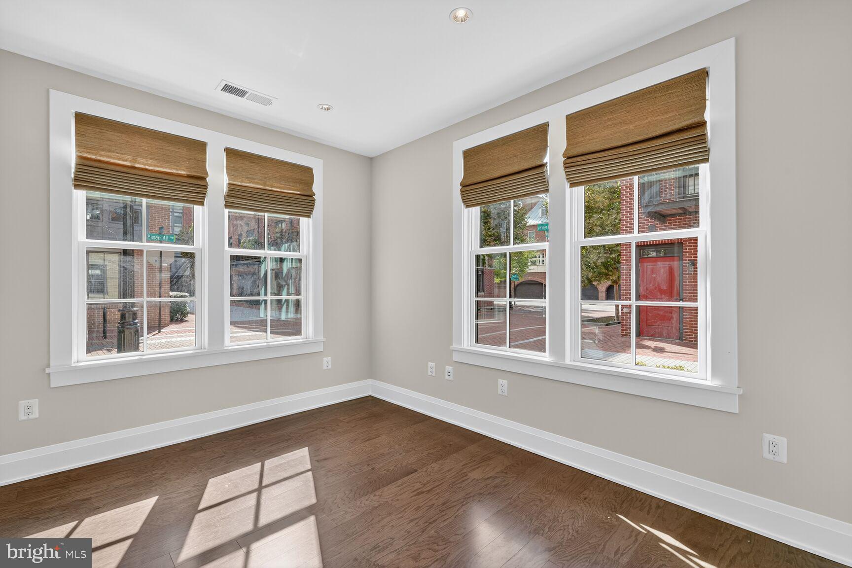 ROBINSON LANDING - Residential