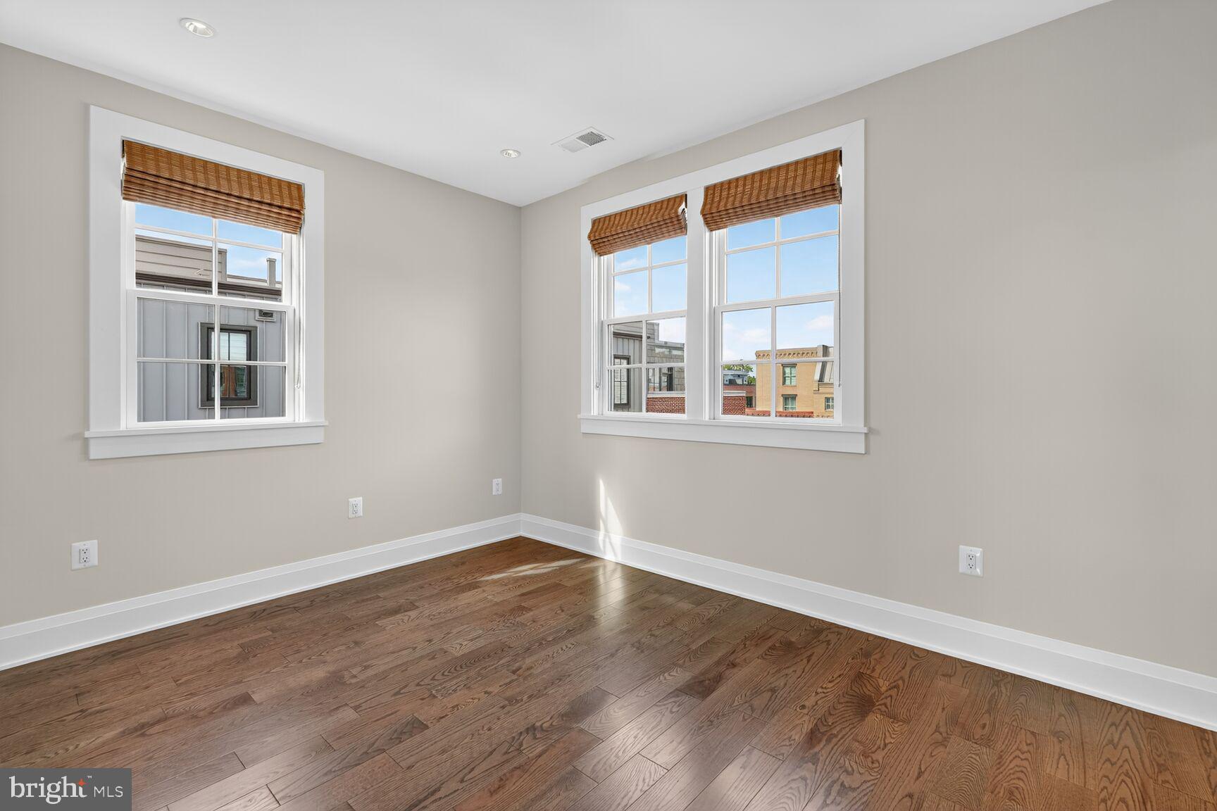 ROBINSON LANDING - Residential