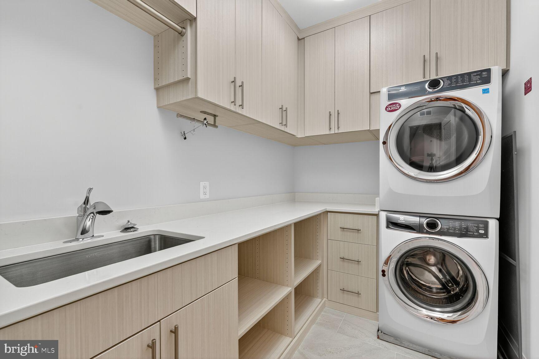 ROBINSON LANDING - Residential