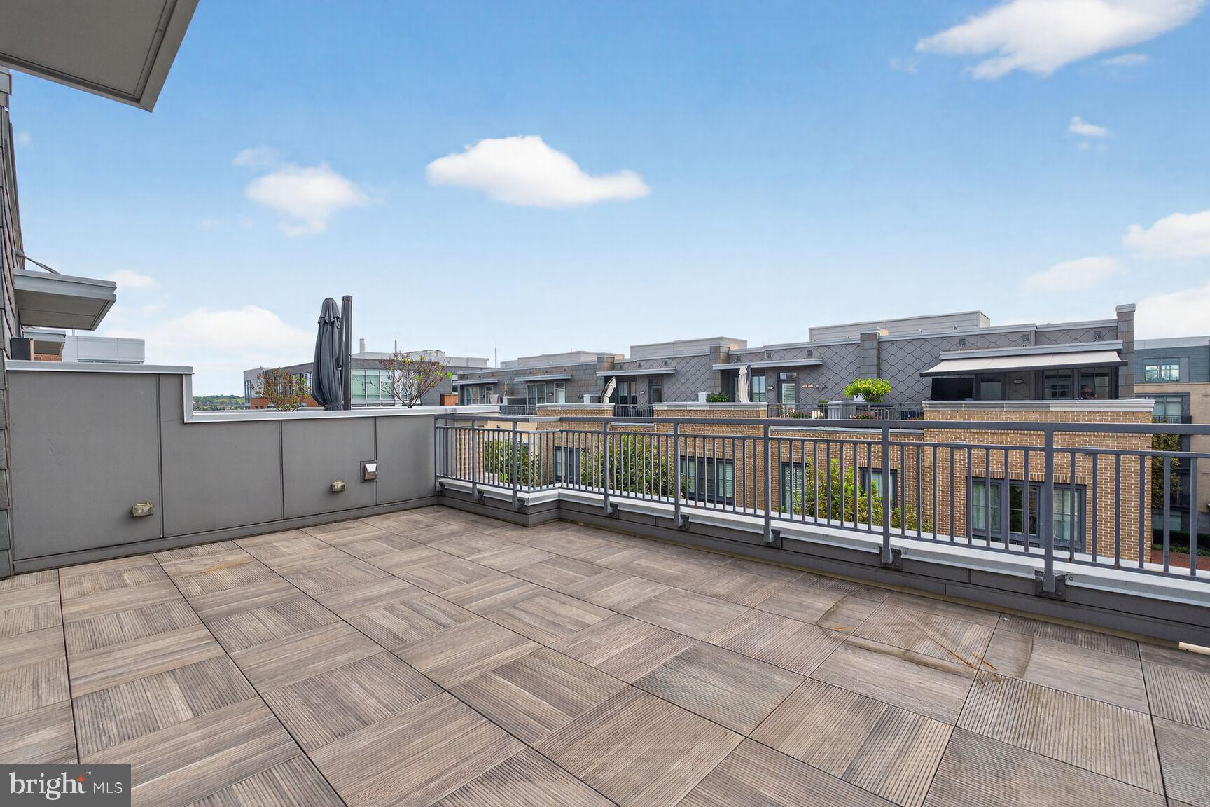 ROBINSON LANDING - Residential