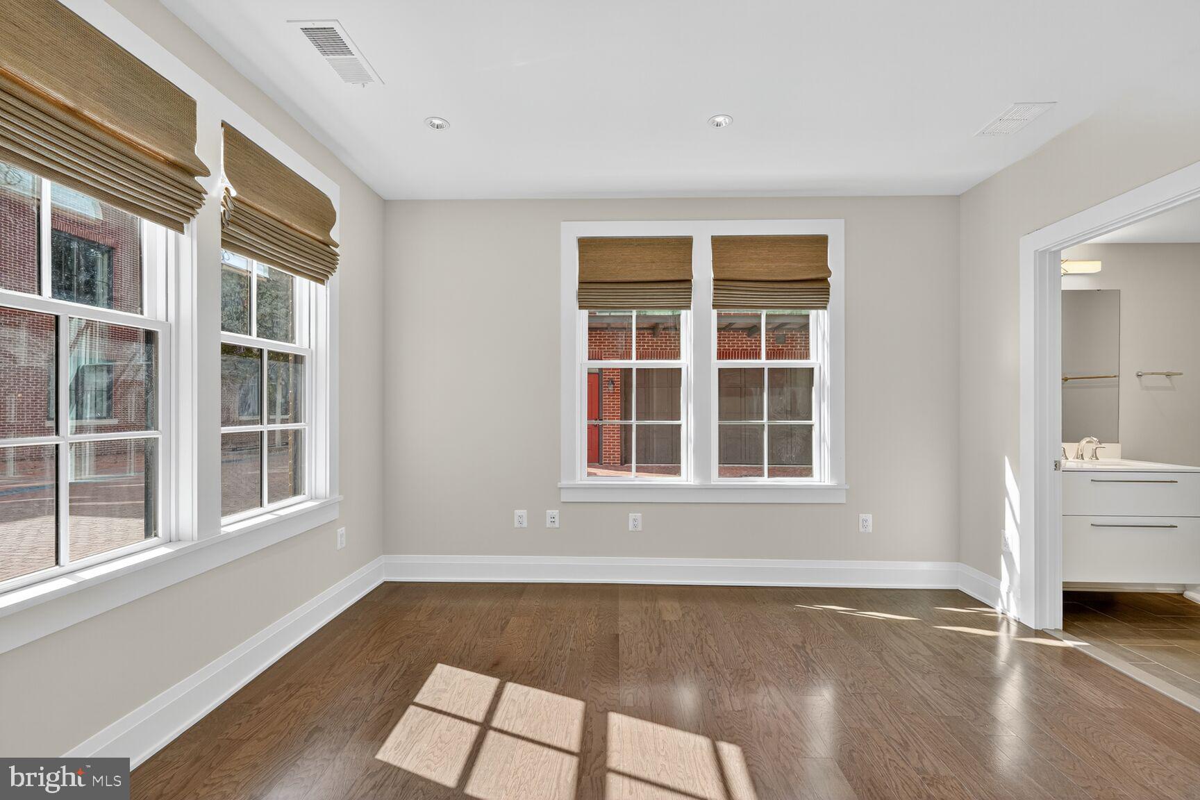 ROBINSON LANDING - Residential