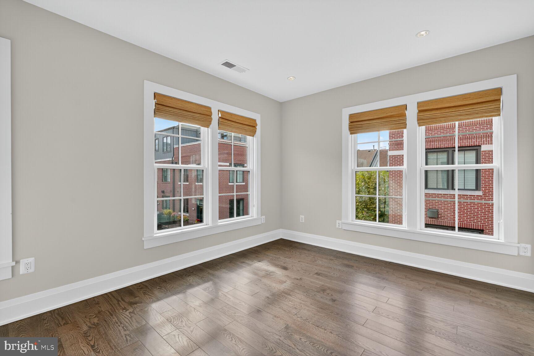 ROBINSON LANDING - Residential