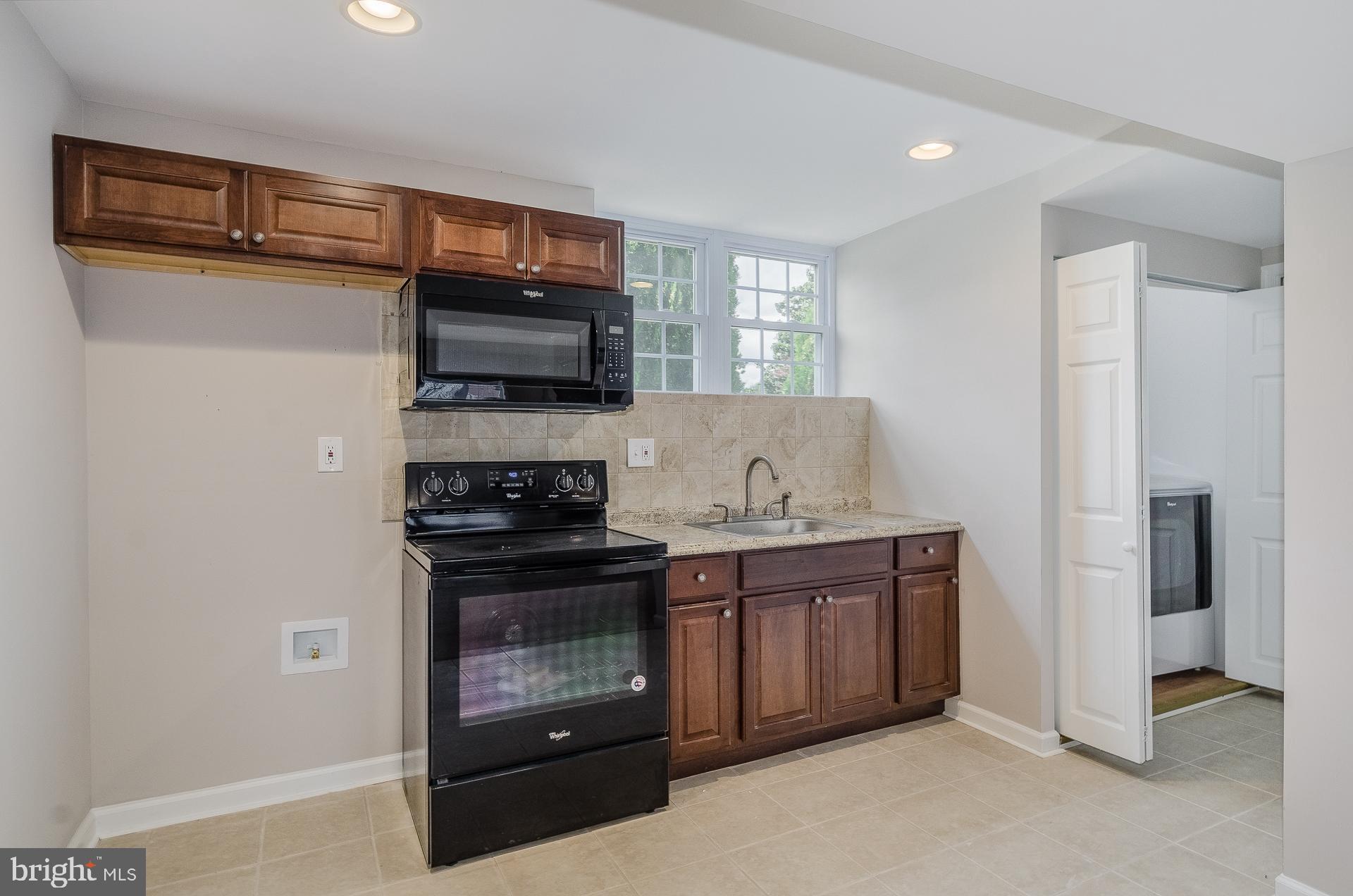 KINGS POINT - Residential Lease