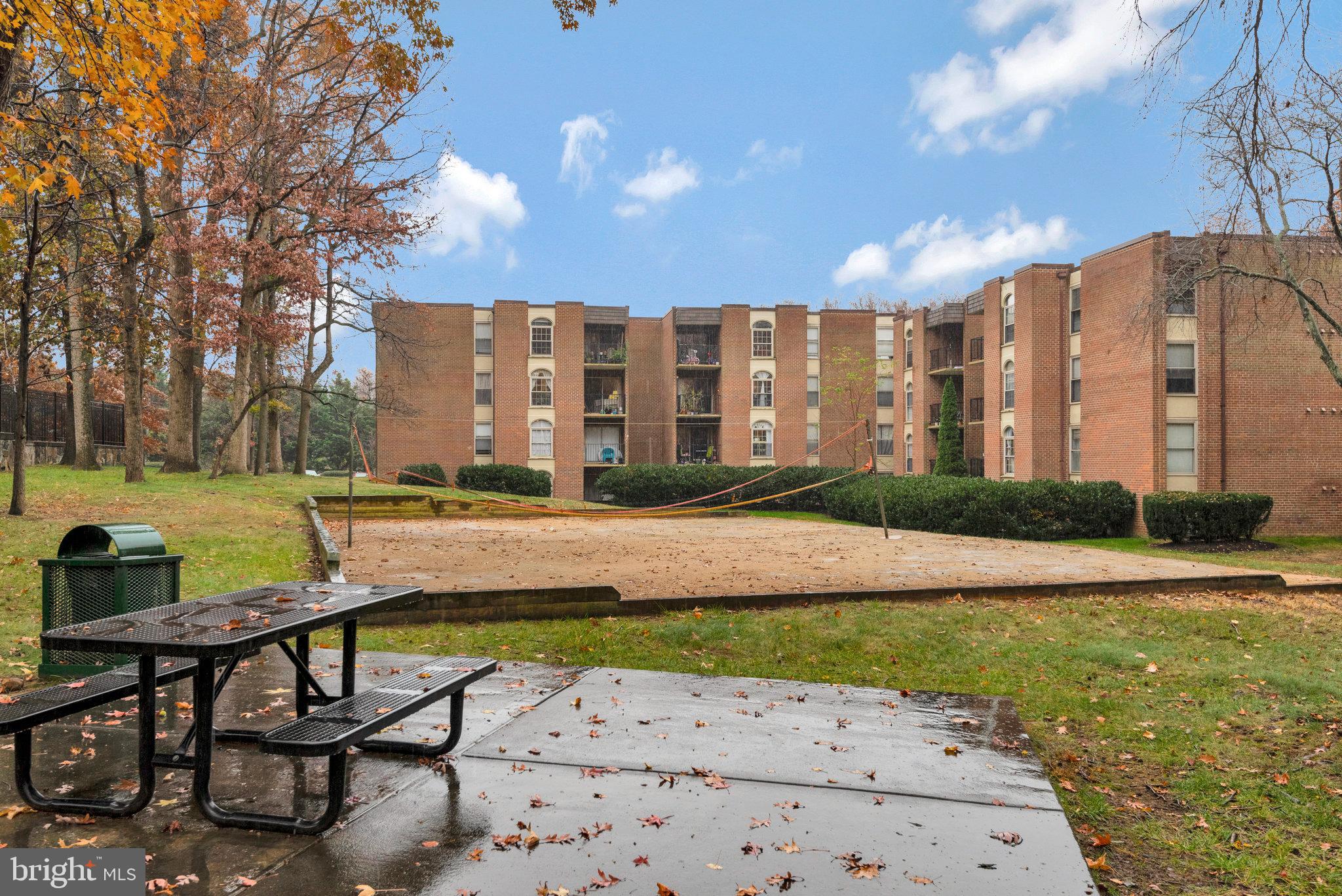 WOODBURN VILLAGE - Residential