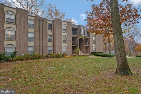 3308 Woodburn Village Drive Unit T2, Annandale, VA MLS: VAFX2228494