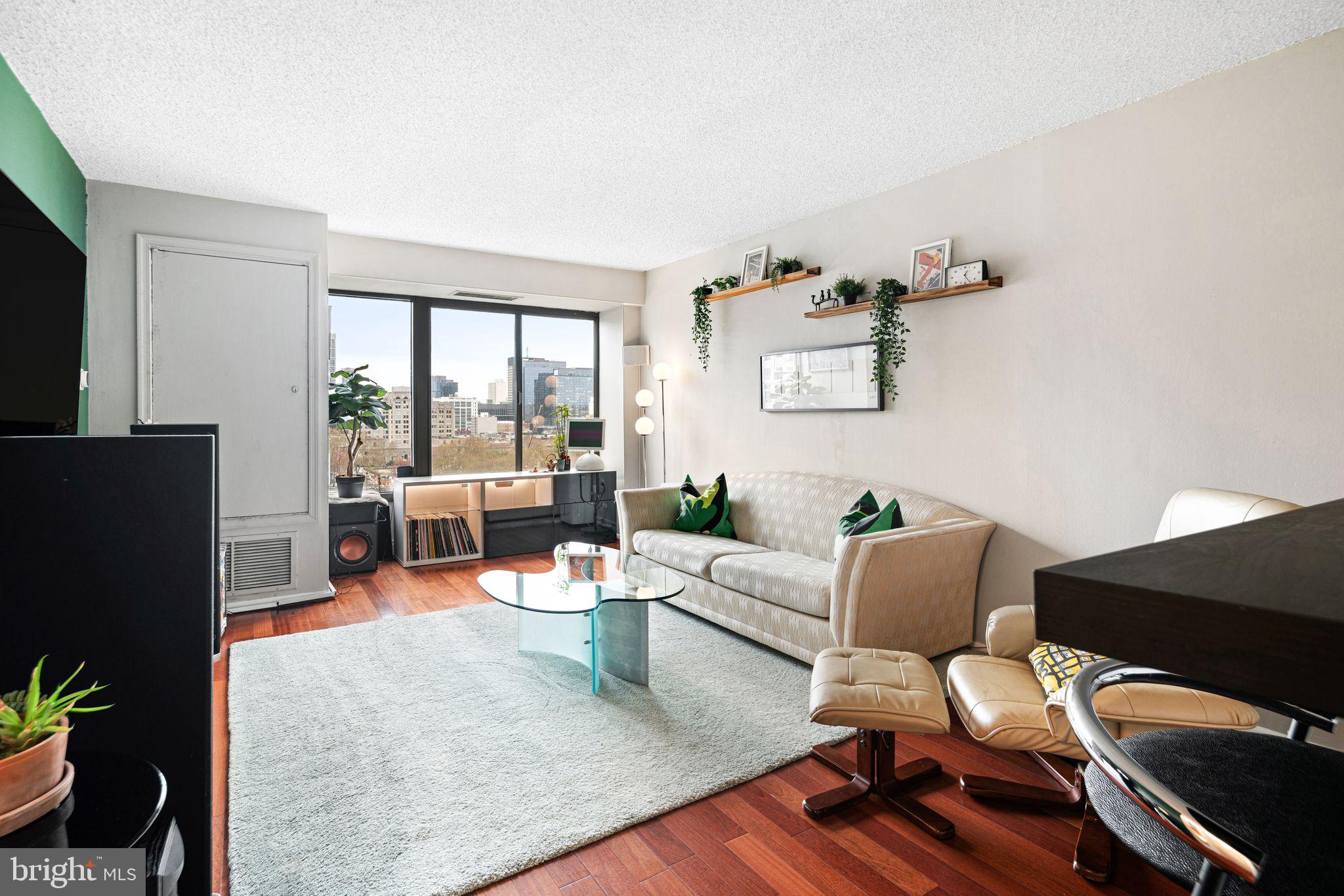 Amazing Price and Opportunity to live at Cityview!
Welcome to CityView #922 – A Sleek, Light-Filled Escape in the Heart of Fairmount with PARKING!
This sharp, 1-bedroom, 1-bath condo is perched on the 9th floor of the coveted CityView Condominiums and delivers the best of city living — style, sunlight, and skyline views — all with your own assigned PARKING SPACE!
Step inside to a light filled space with floor-to-ceiling windows that frame unbeatable views of Center City. The open-concept layout is perfect for hosting friends or kicking back solo, while the updated kitchen features moody dark cabinetry, stainless steel appliances, and a chic breakfast bar for your morning coffee or late-night bites.
The bedroom doesn’t disappoint — it’s generously sized with exceptional closet space, and the modern full bath keeps things clean and on-trend.
CityView is more than a place to live — it’s a full lifestyle. Think outdoor heated pool, fitness center, library, lush landscaped gardens, 24-hour concierge, and on-site management to keep things running smooth. Laundry? Just steps away on every floor.
Live just a stroll from Whole Foods, Target, The Barnes, Art Museum, Kelly Drive, and some of Philly’s best eats and cafés. Easy access to public transit and major highways makes commuting a breeze.
Whether you’re a first-time buyer, savvy investor, or looking for a stylish city retreat — Unit 922 is where it’s at.
Don’t just live in Philly — own a piece of it.