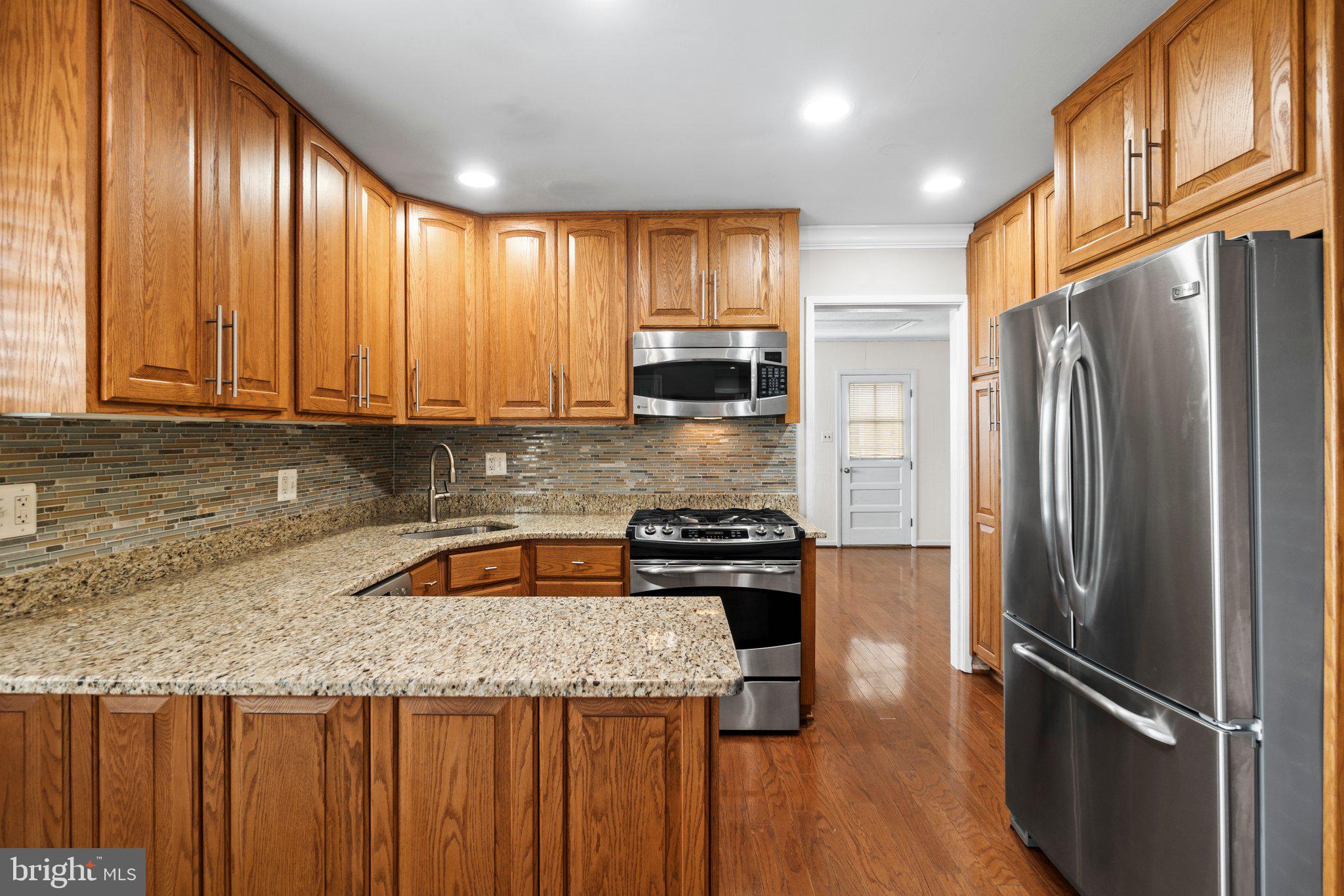 COUNTRY CLUB MANOR - Residential