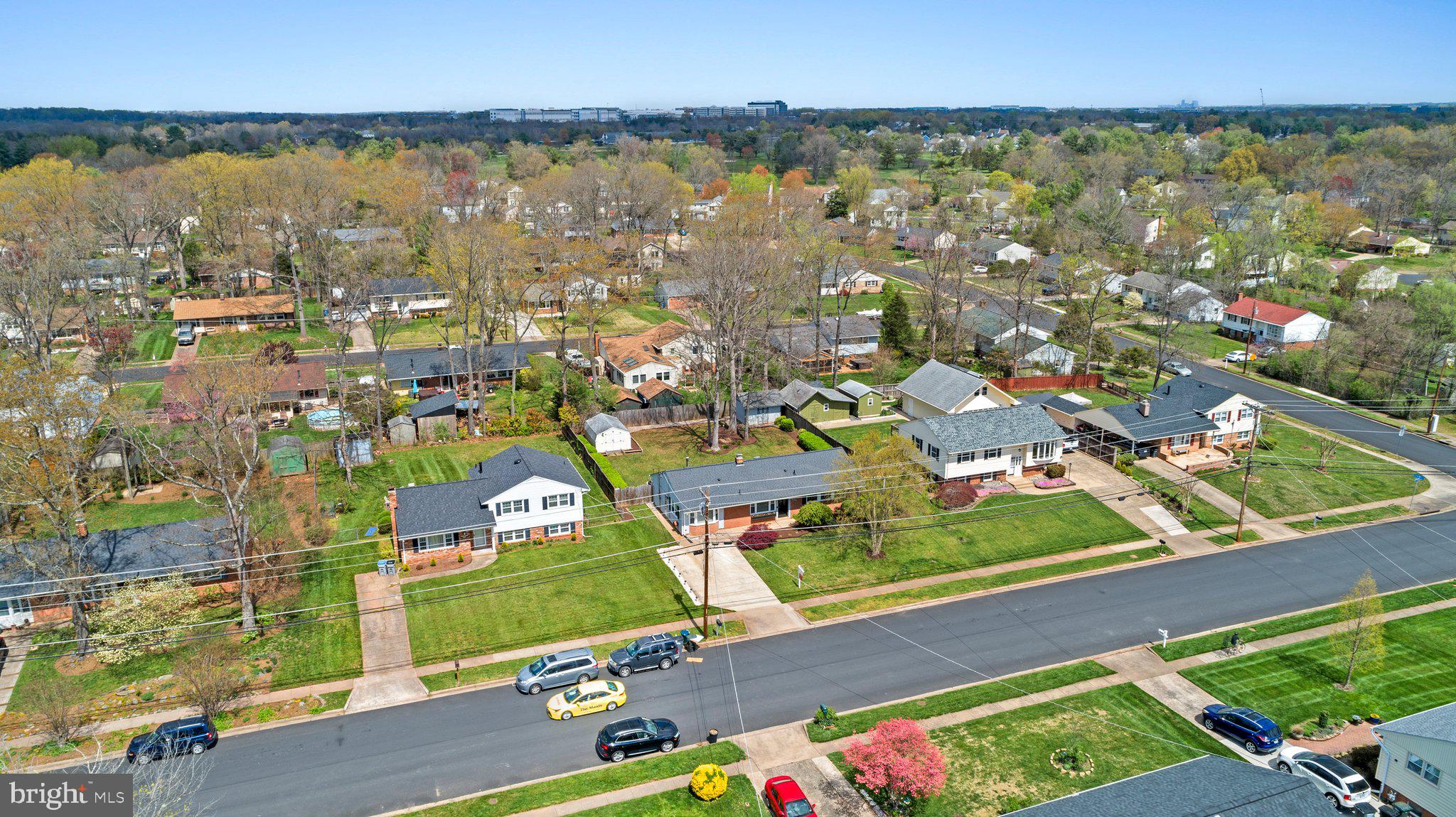 COUNTRY CLUB MANOR - Residential