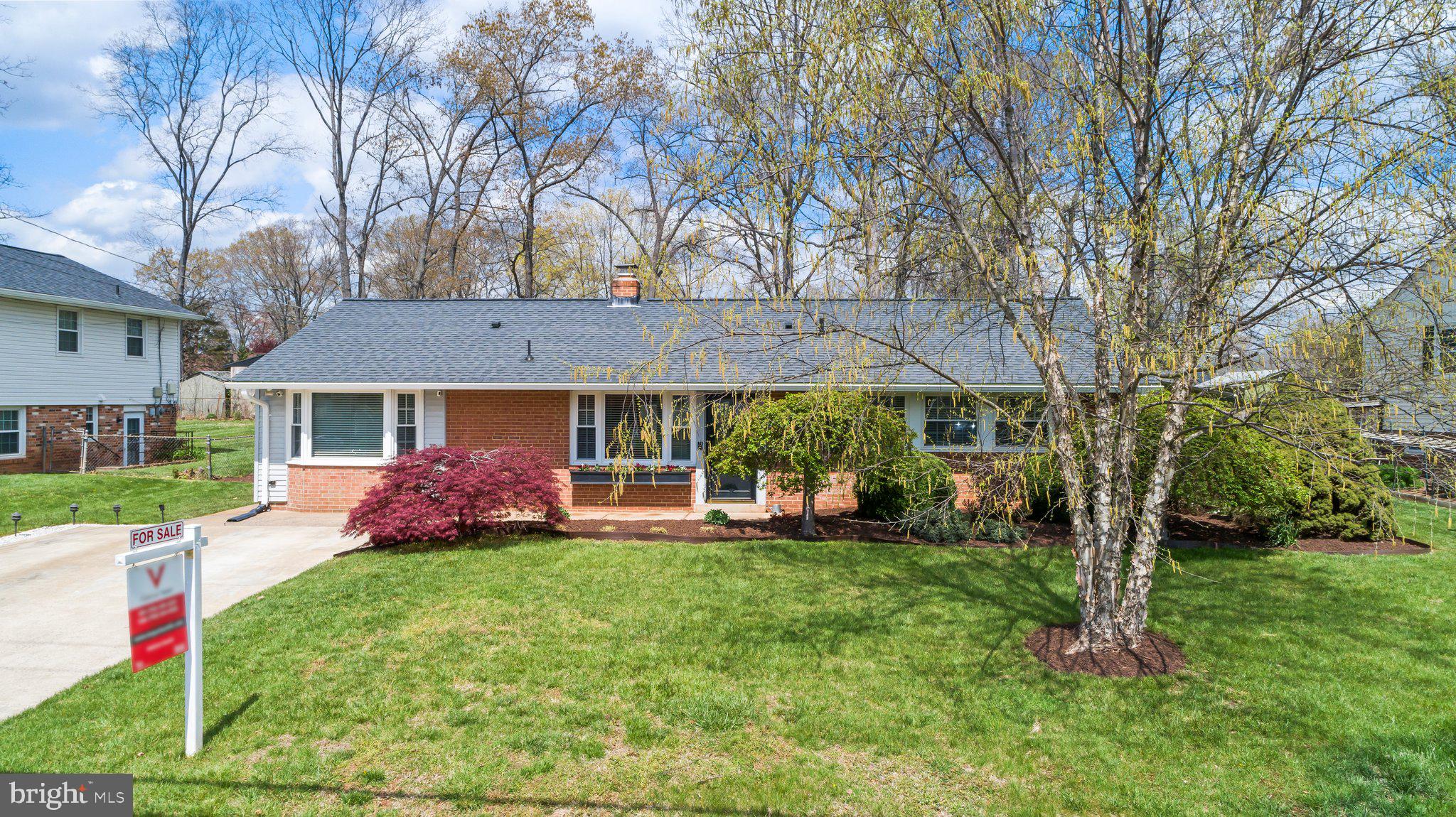 COUNTRY CLUB MANOR - Residential