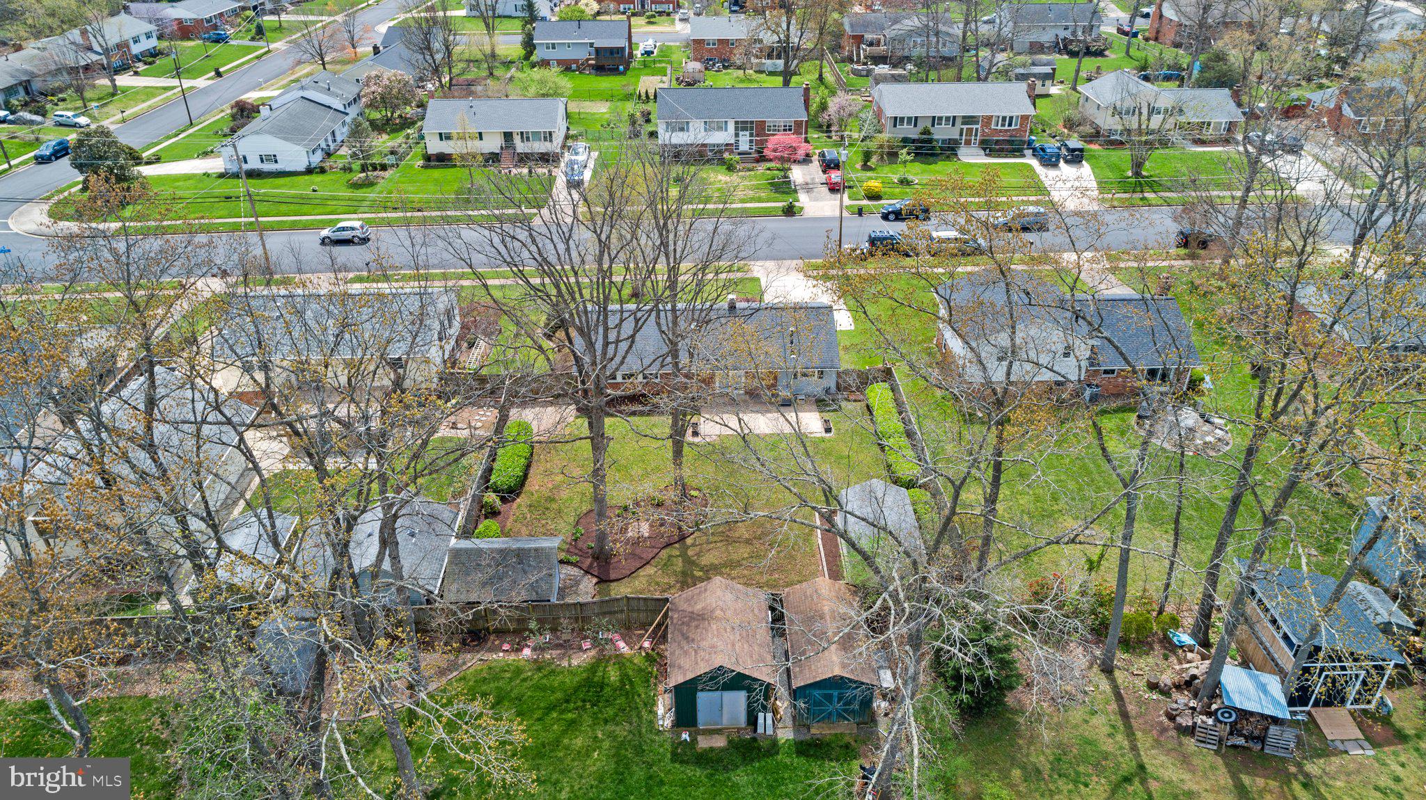 COUNTRY CLUB MANOR - Residential