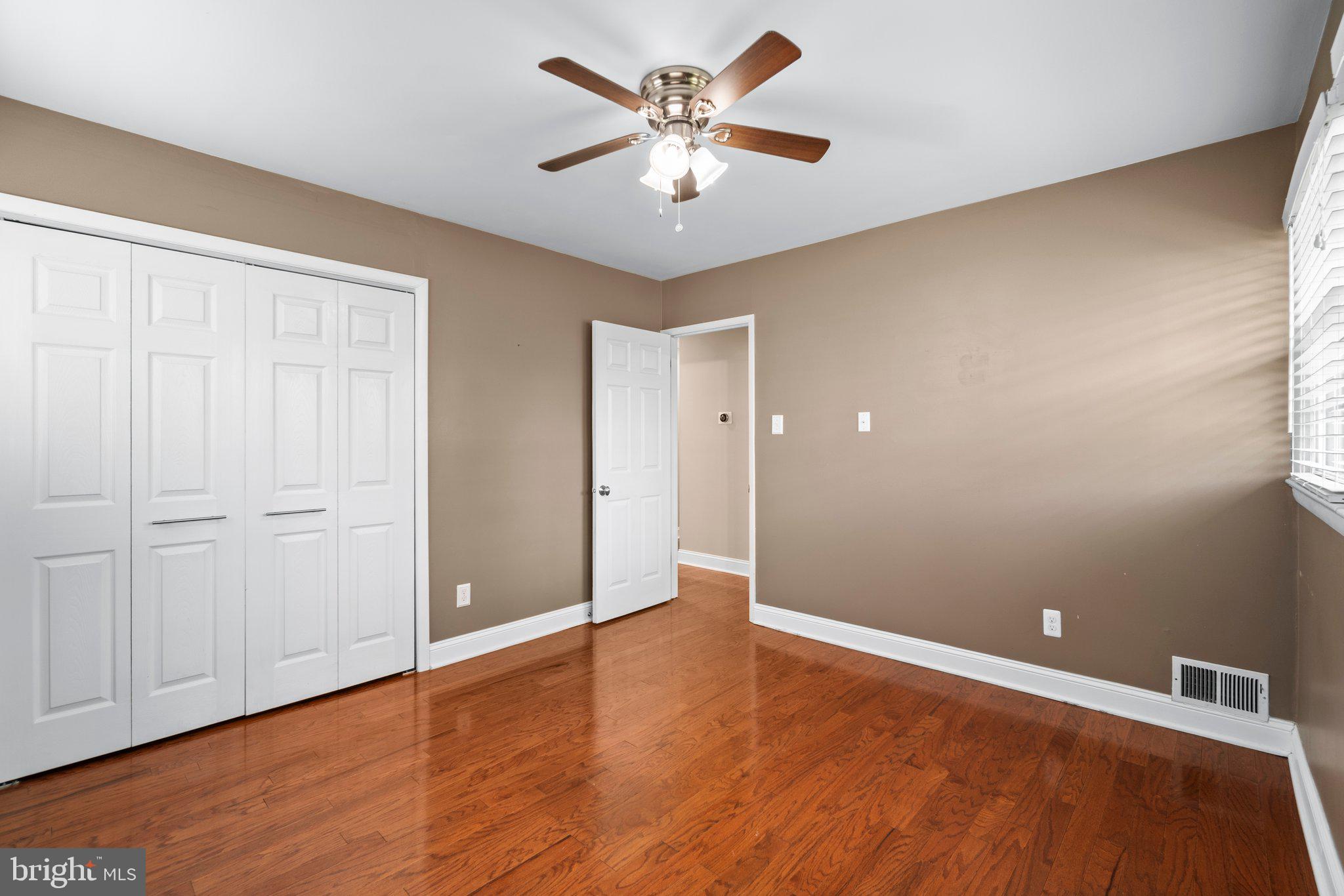 COUNTRY CLUB MANOR - Residential