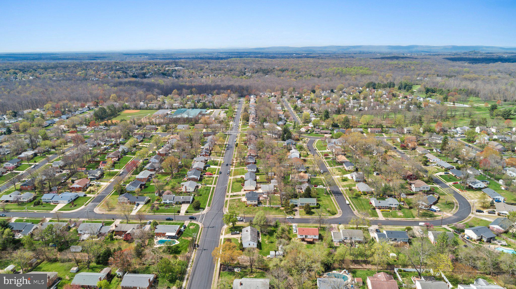 COUNTRY CLUB MANOR - Residential