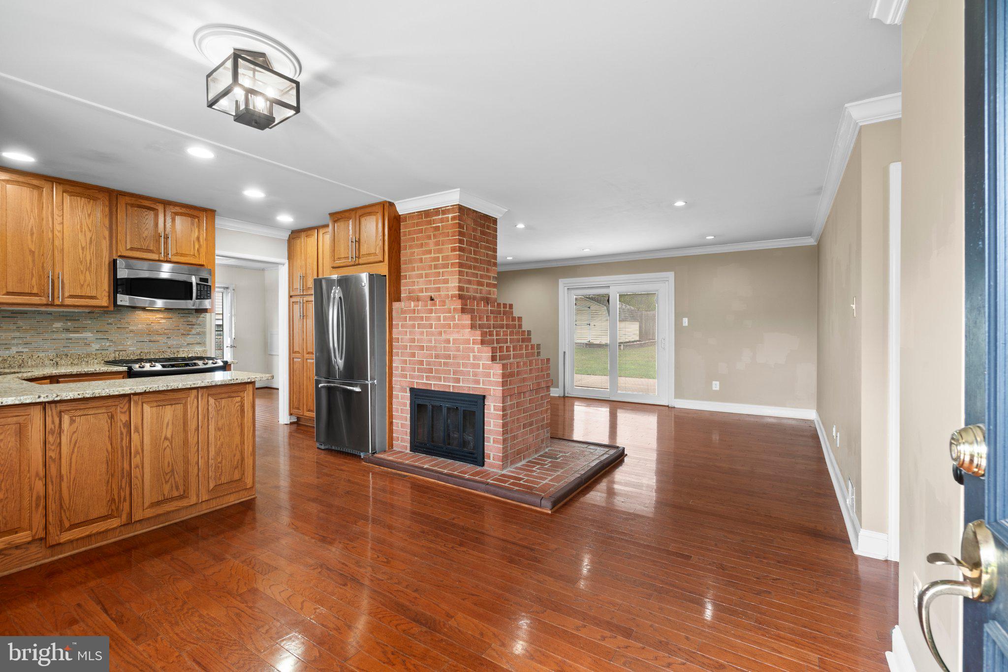 COUNTRY CLUB MANOR - Residential